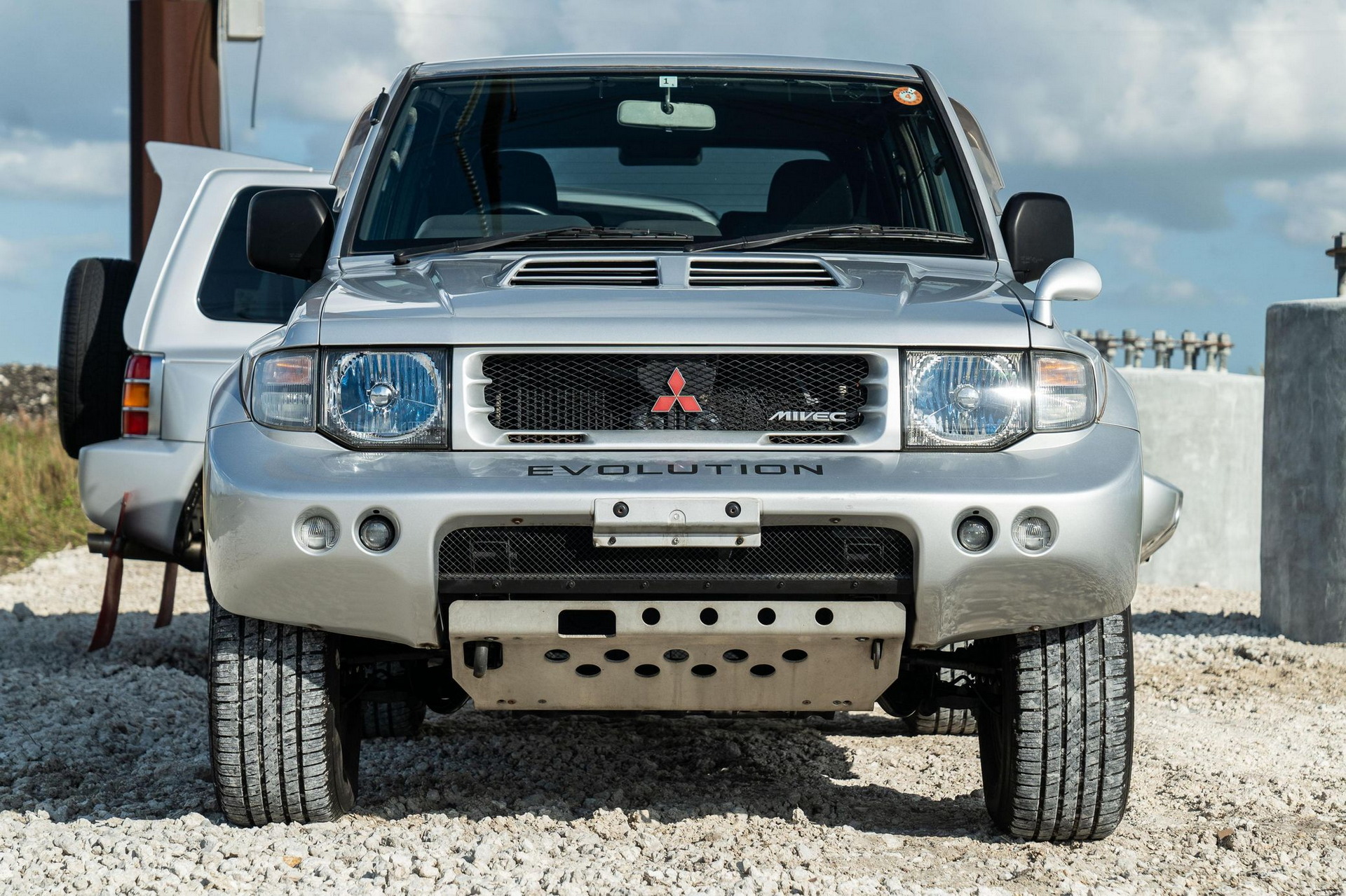 This 1-Of-500 Manual Mitsubishi Pajero Evolution Is Being Auctioned Off In The U.S.