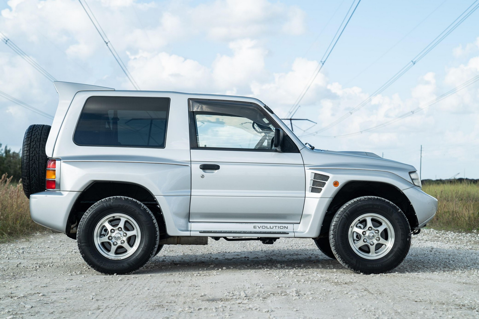 This 1-Of-500 Manual Mitsubishi Pajero Evolution Is Being Auctioned Off In The U.S.