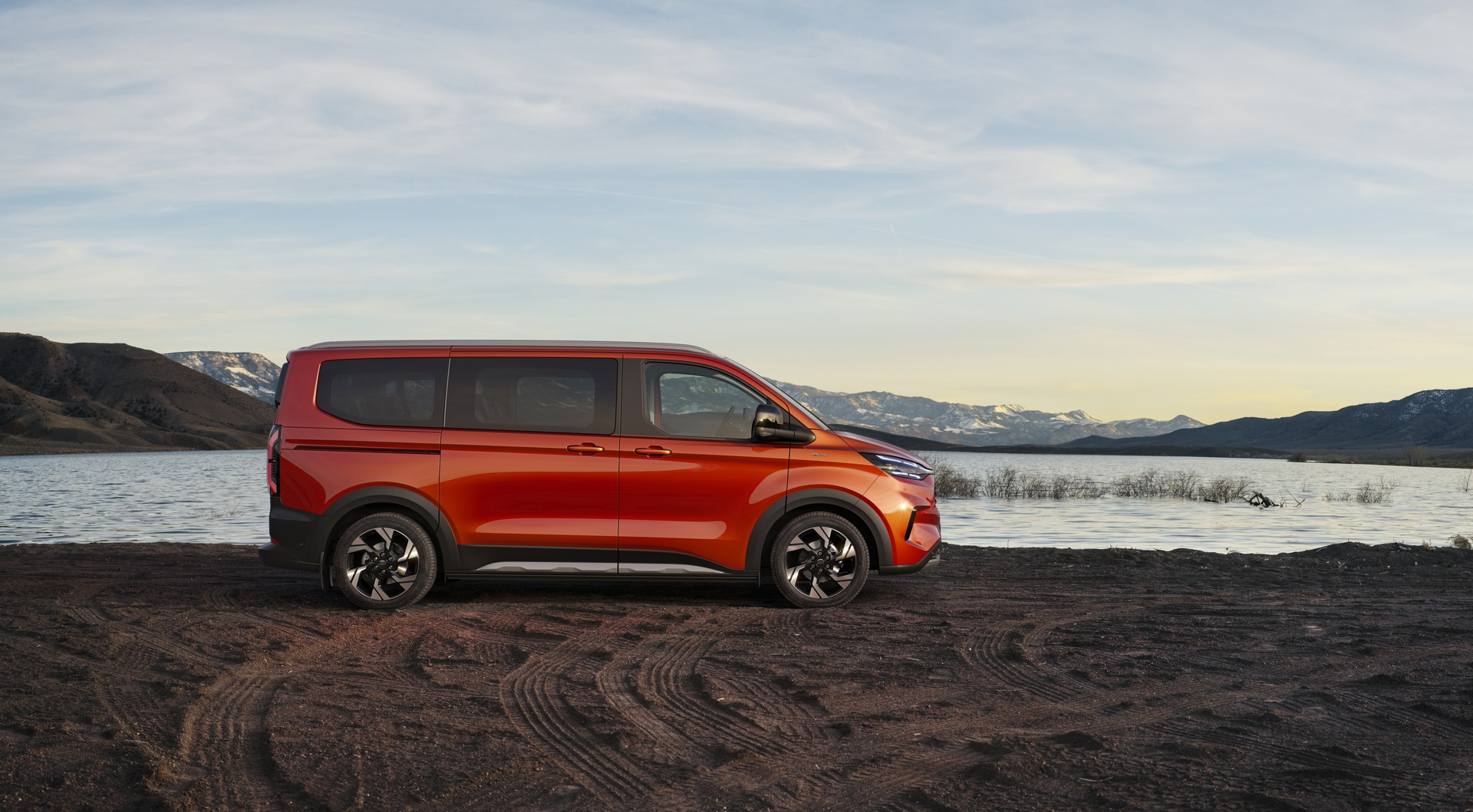 Ford Tourneo Custom Debuts With Diesel, PHEV, And Full Electric Options