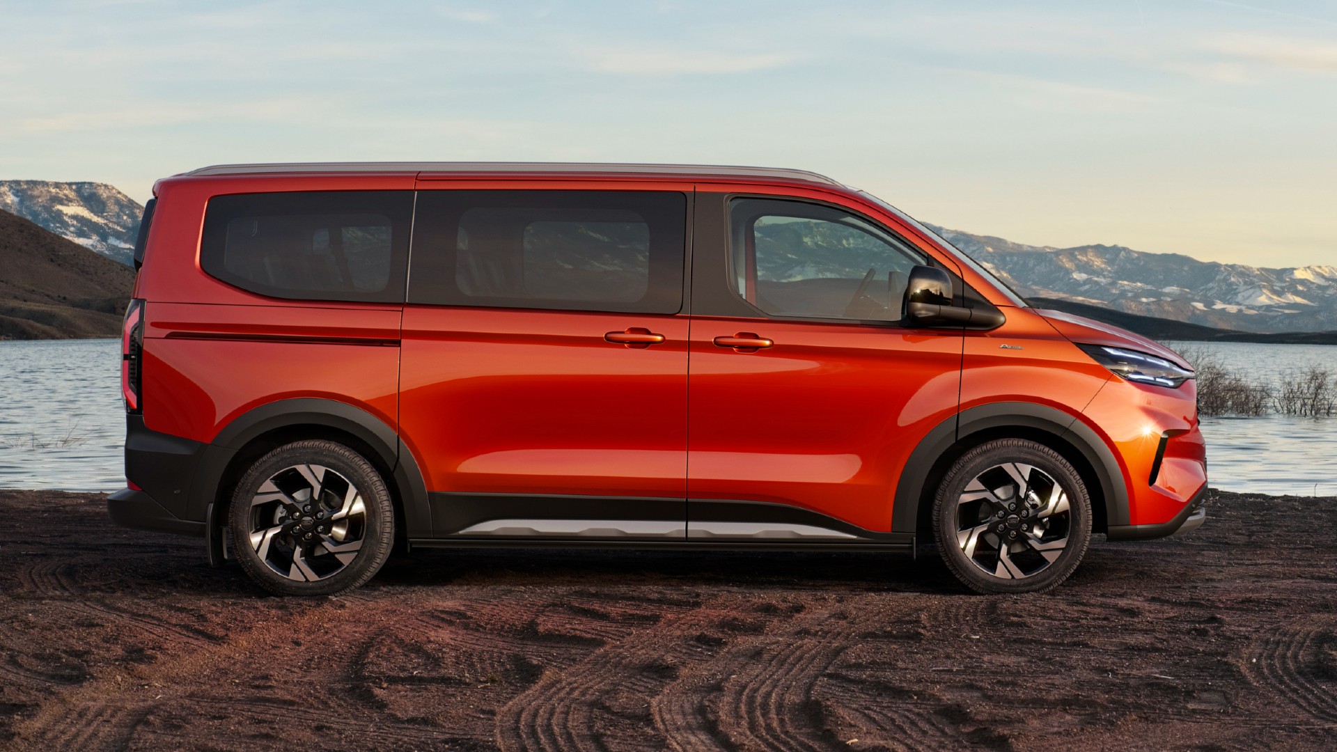 Ford Tourneo Custom Debuts With Diesel, PHEV, And Full Electric Options