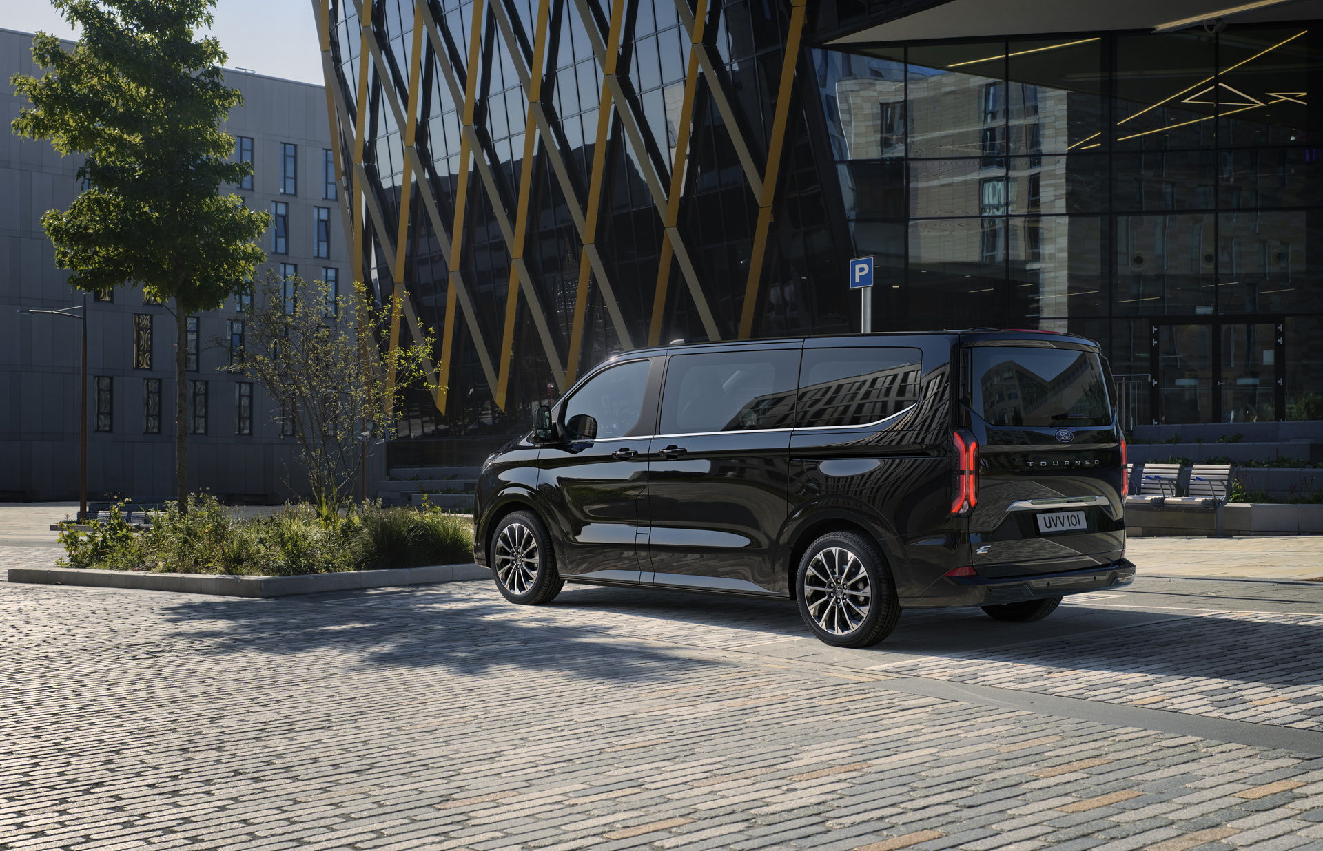 Ford Tourneo Custom Debuts With Diesel, PHEV, And Full Electric Options