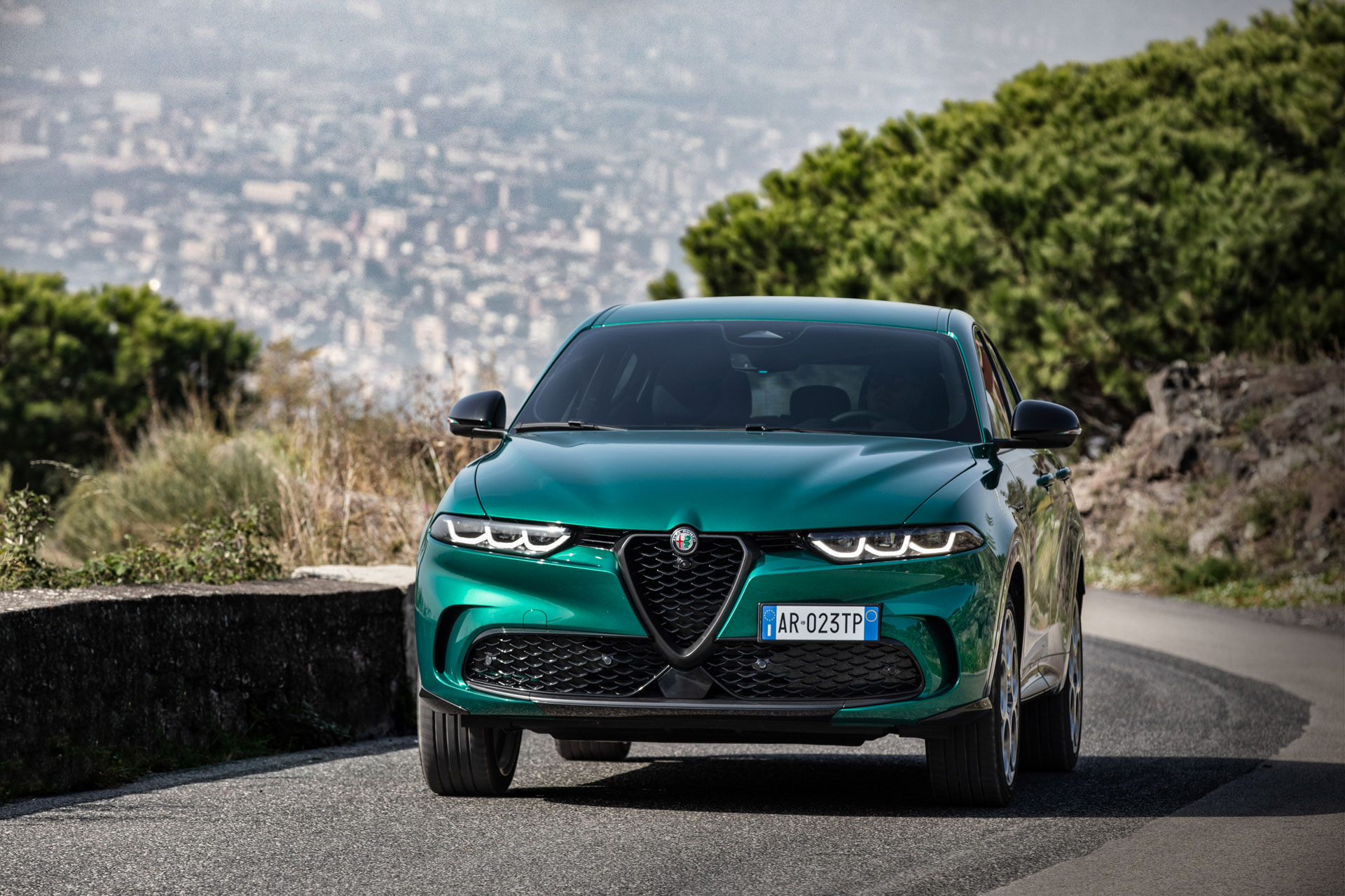 Alfa Romeo’s First PHEV Is The 276-HP Tonale Q4 AWD With 50-Mile Electric Range