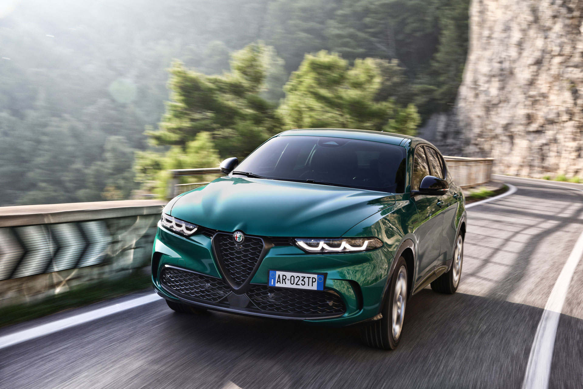 Alfa Romeo’s First PHEV Is The 276-HP Tonale Q4 AWD With 50-Mile Electric Range