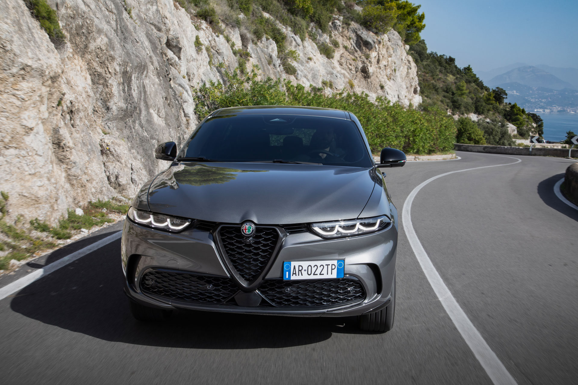 Alfa Romeo’s First PHEV Is The 276-HP Tonale Q4 AWD With 50-Mile Electric Range
