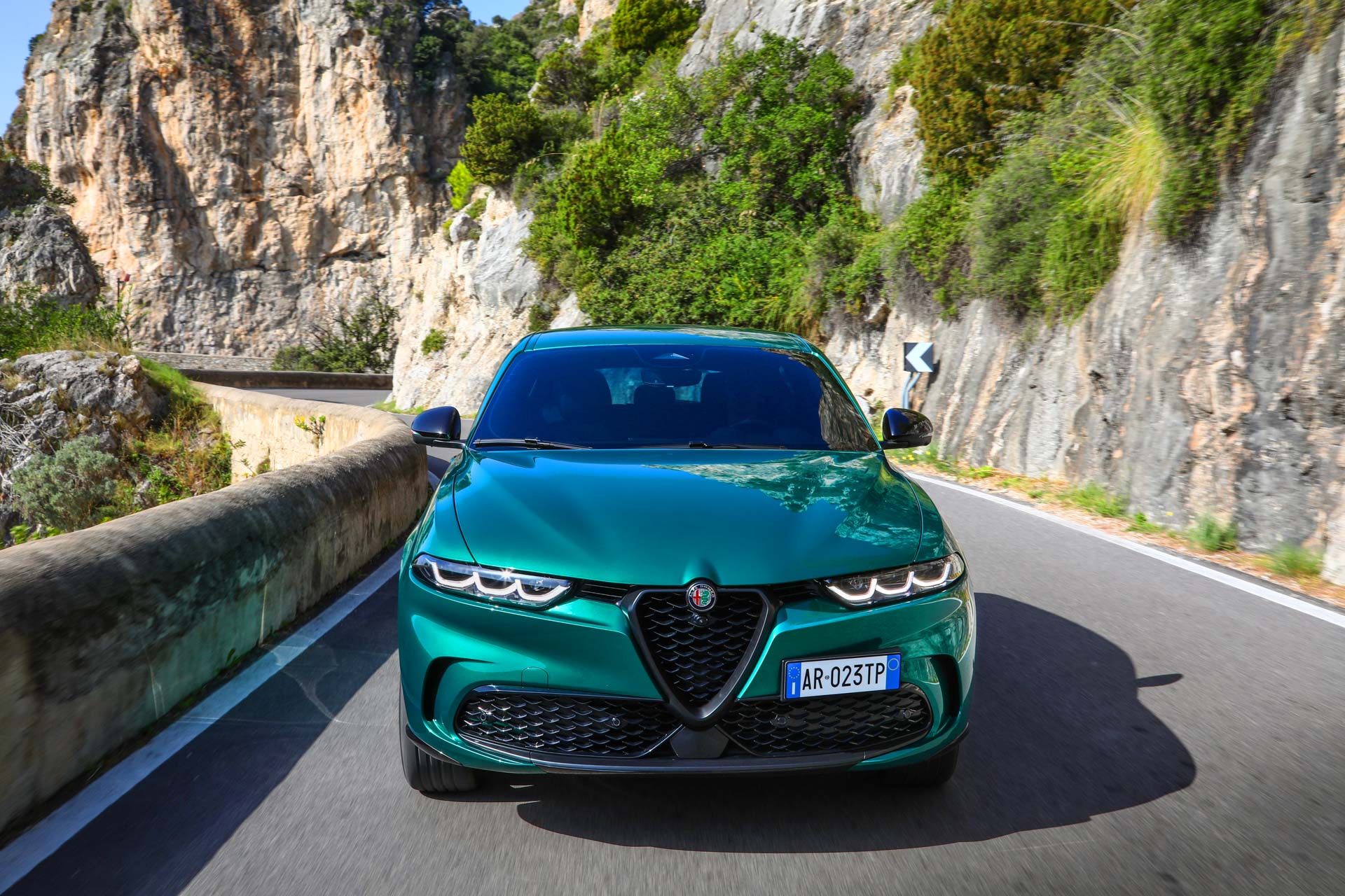 Alfa Romeo’s First PHEV Is The 276-HP Tonale Q4 AWD With 50-Mile Electric Range