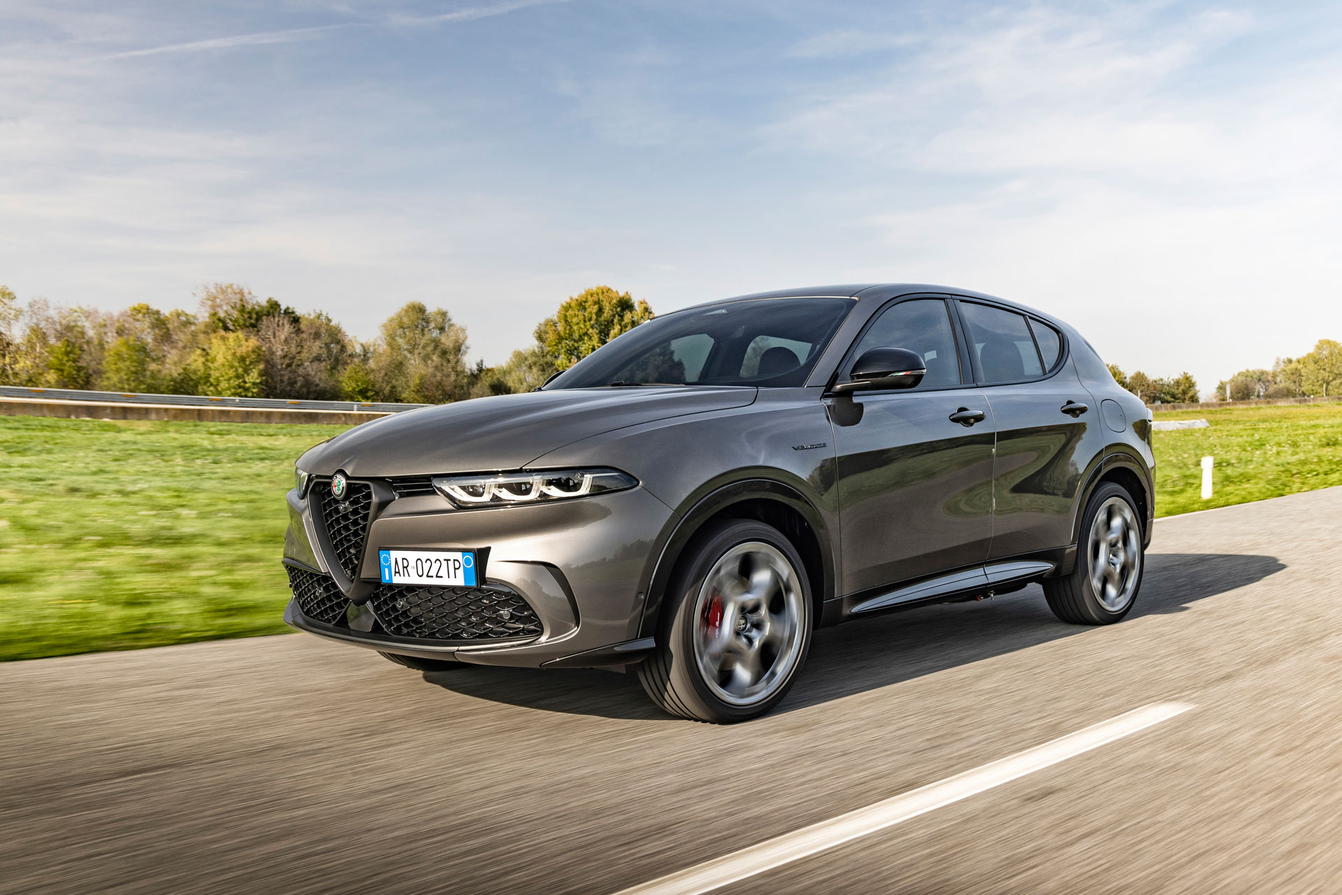 Alfa Romeo’s First PHEV Is The 276-HP Tonale Q4 AWD With 50-Mile Electric Range