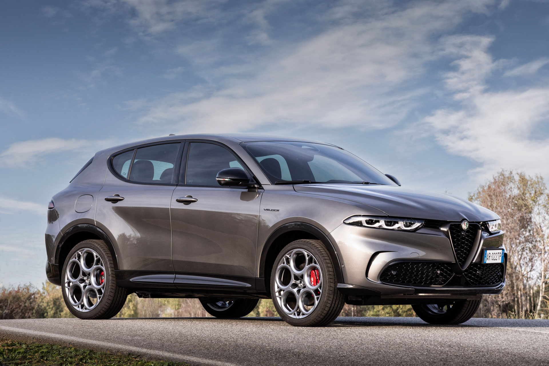 Alfa Romeo’s First PHEV Is The 276-HP Tonale Q4 AWD With 50-Mile Electric Range