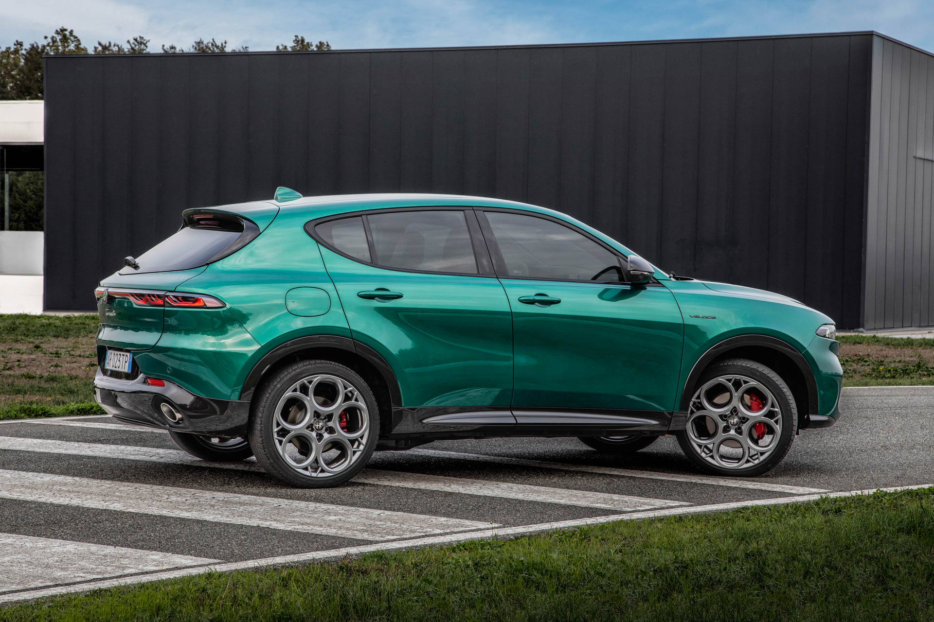 Alfa Romeo’s First PHEV Is The 276-HP Tonale Q4 AWD With 50-Mile Electric Range