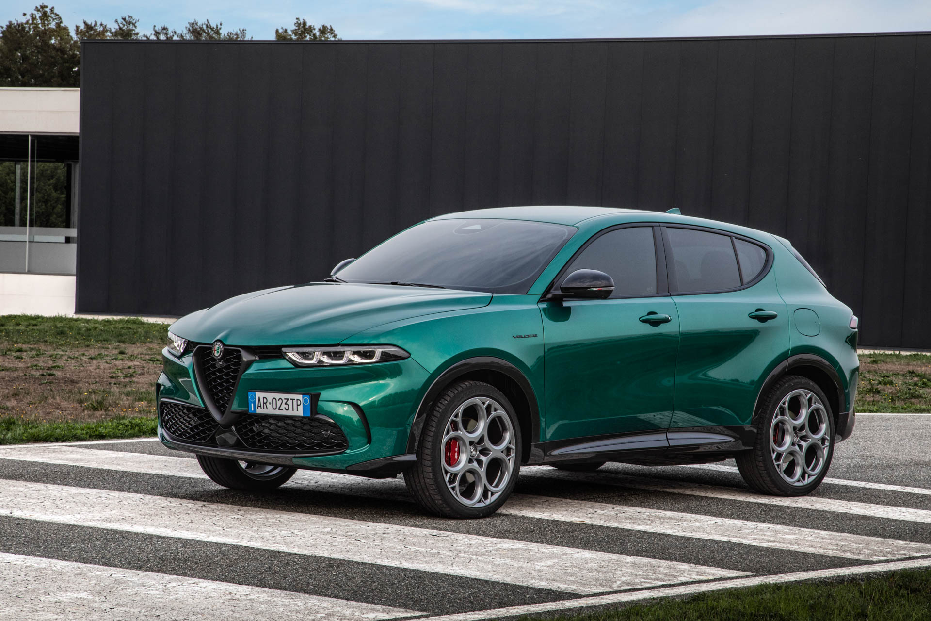 Alfa Romeo’s First PHEV Is The 276-HP Tonale Q4 AWD With 50-Mile ...