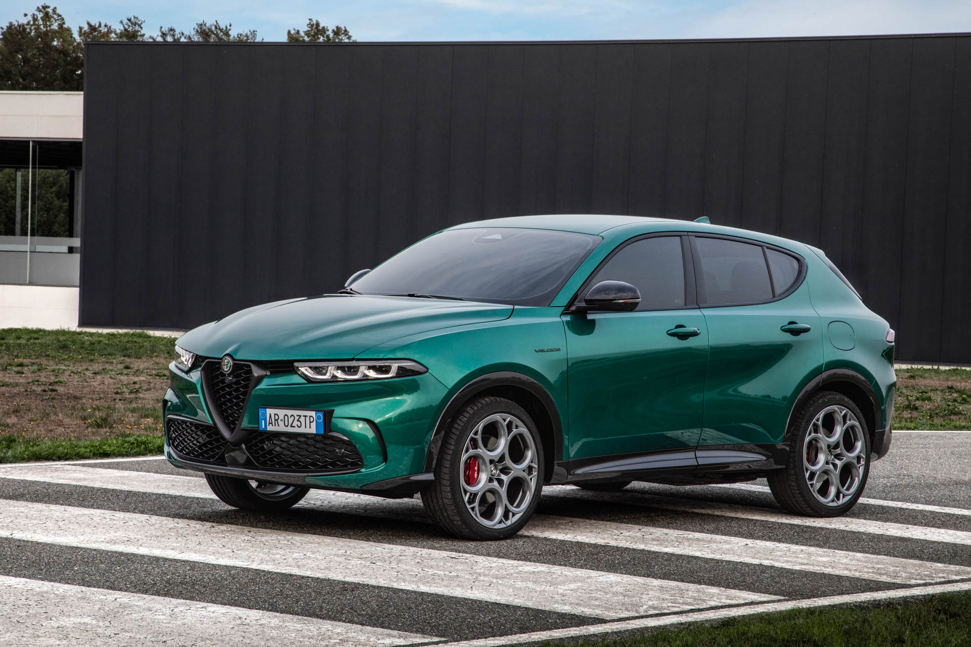 Alfa Romeo’s First PHEV Is The 276-HP Tonale Q4 AWD With 50-Mile Electric Range