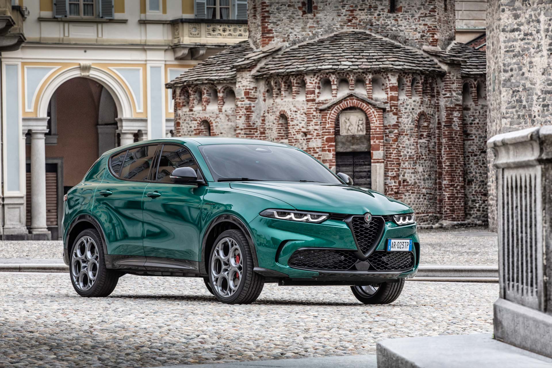 Alfa Romeo’s First PHEV Is The 276-HP Tonale Q4 AWD With 50-Mile Electric Range