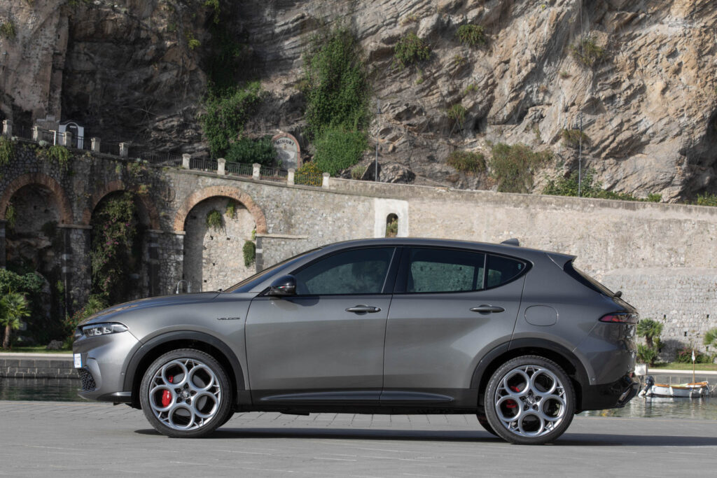  Stellantis Staffers At Alfa Romeo Tonale Factory Protest Over Working Conditions