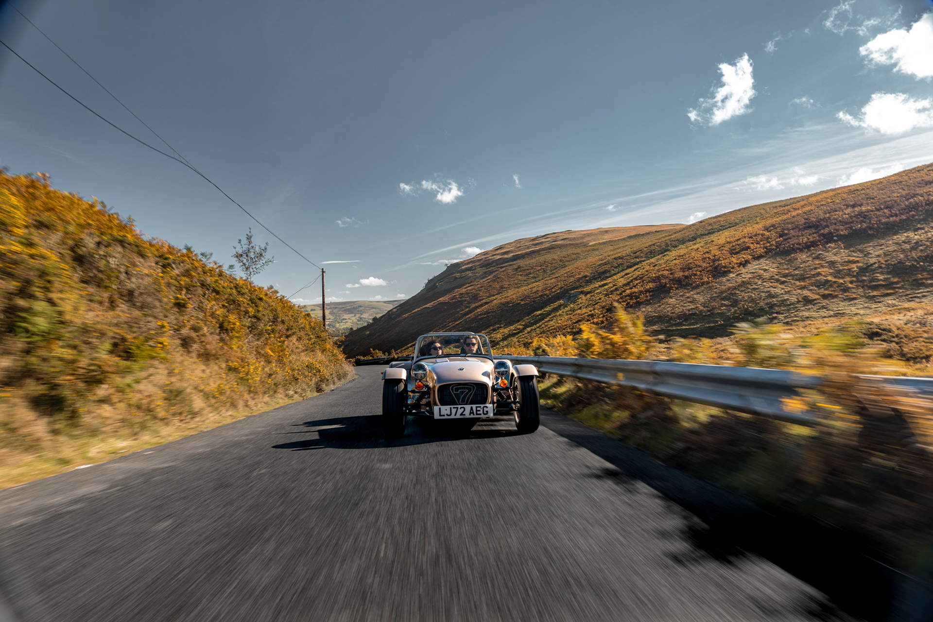 Caterham Introduces New Mid-Range Seven 340 With 170 HP 2.0-Liter Duratec Engine
