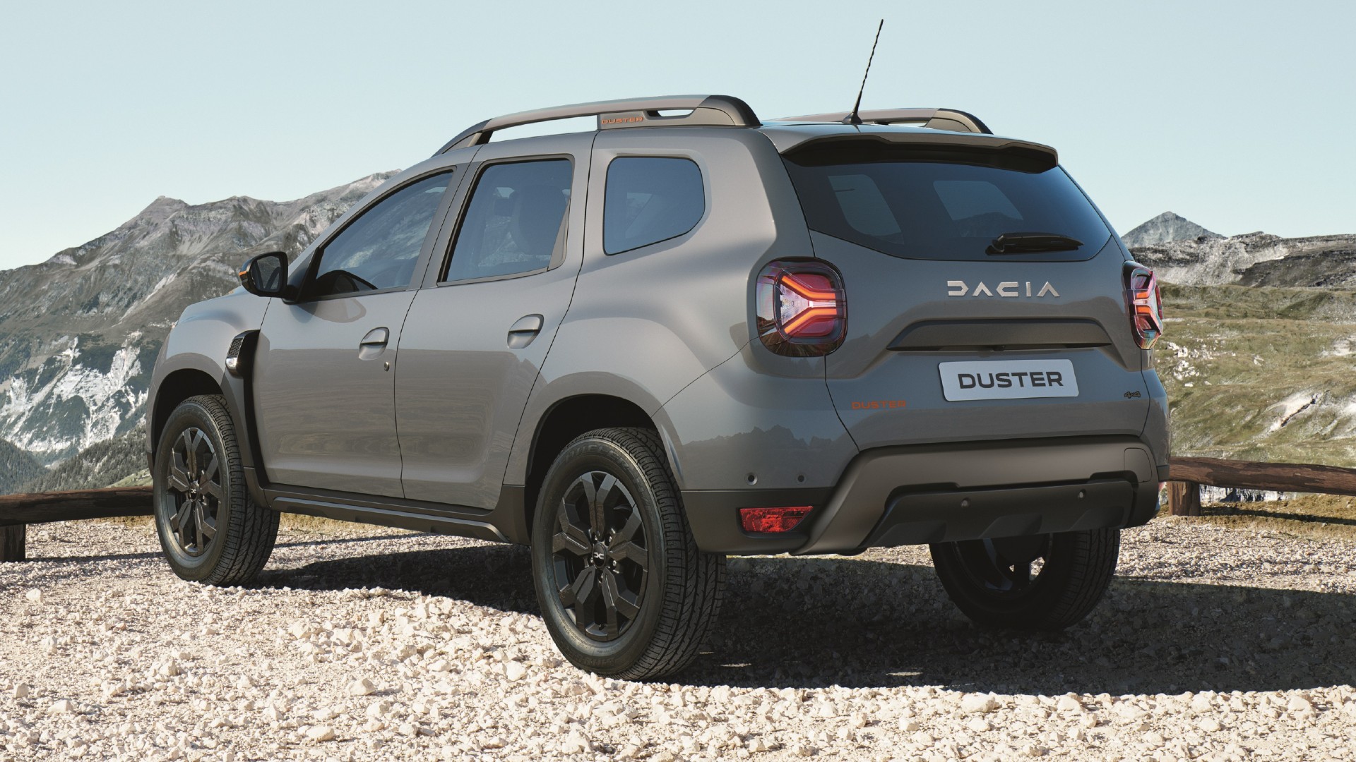 Dacia Duster Extreme SE Is Back In The UK With The New Emblem, Costs Up To  £22,445 ($25.8k)