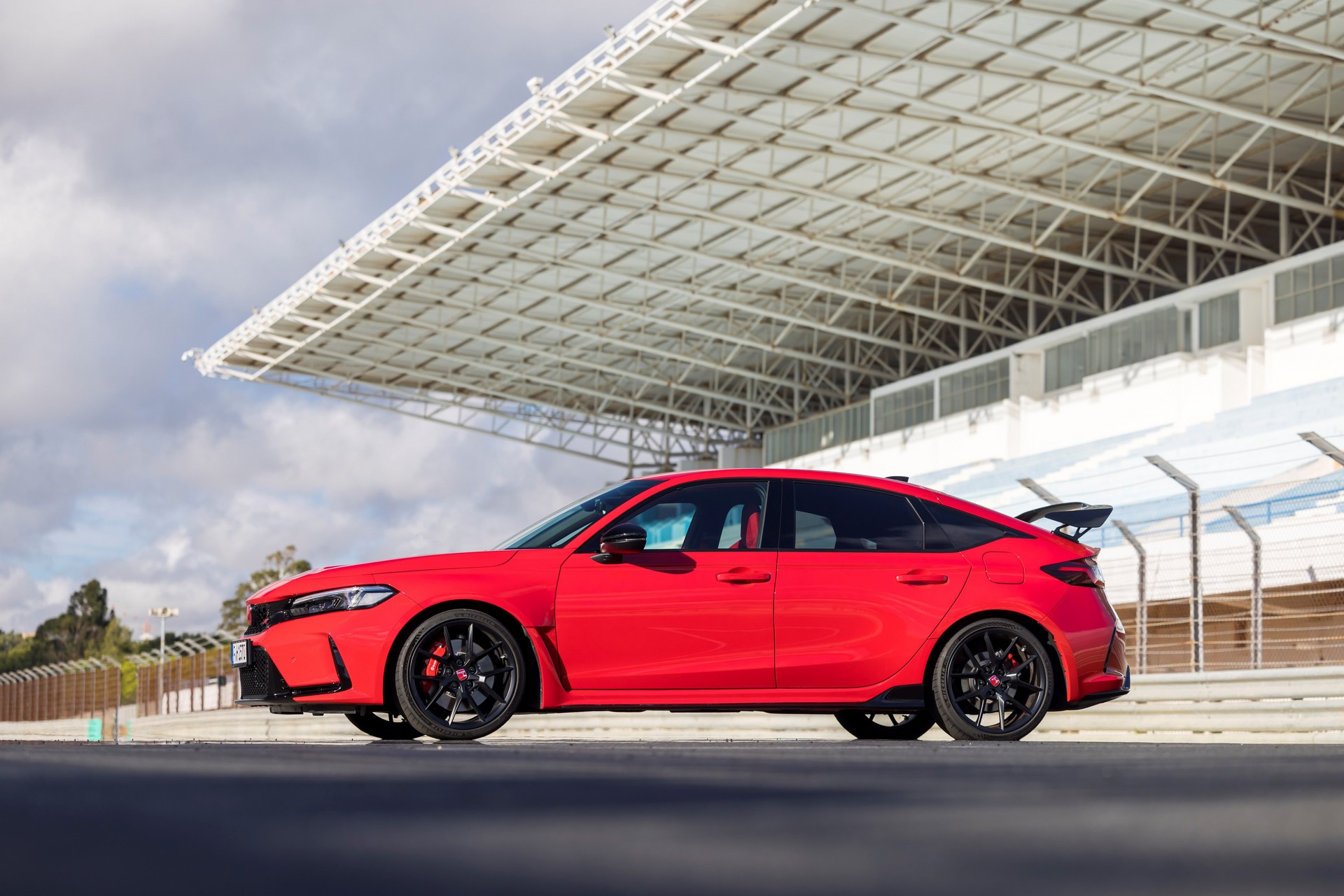 2023 Honda Civic Type R Offers 325 HP For £46,995 In The UK