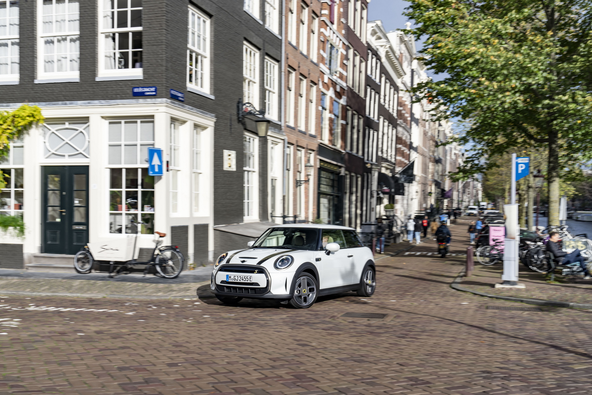 Mini Celebrates The Approach Of Winter With Nanuk White Resolute Edition