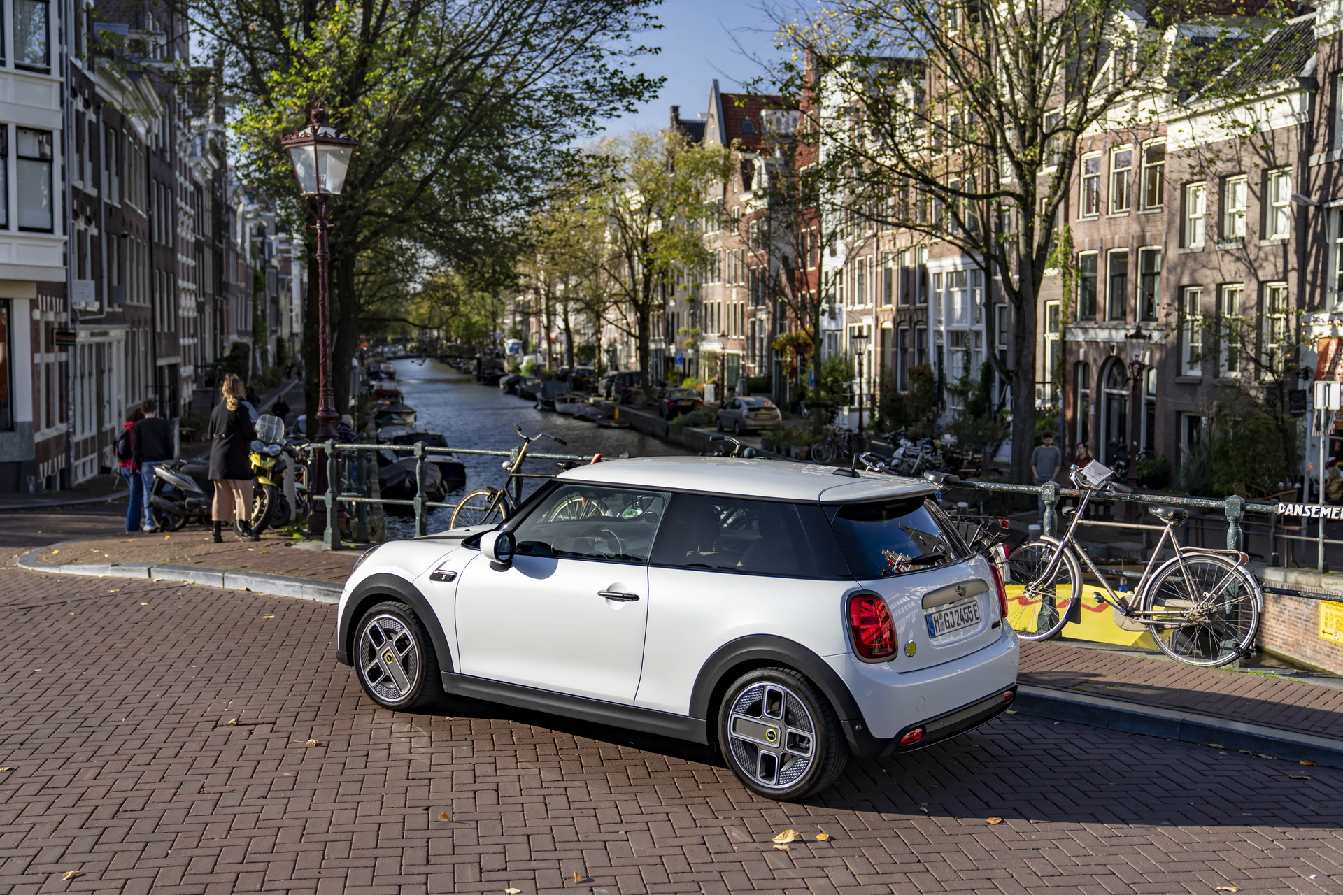 Mini Celebrates The Approach Of Winter With Nanuk White Resolute Edition