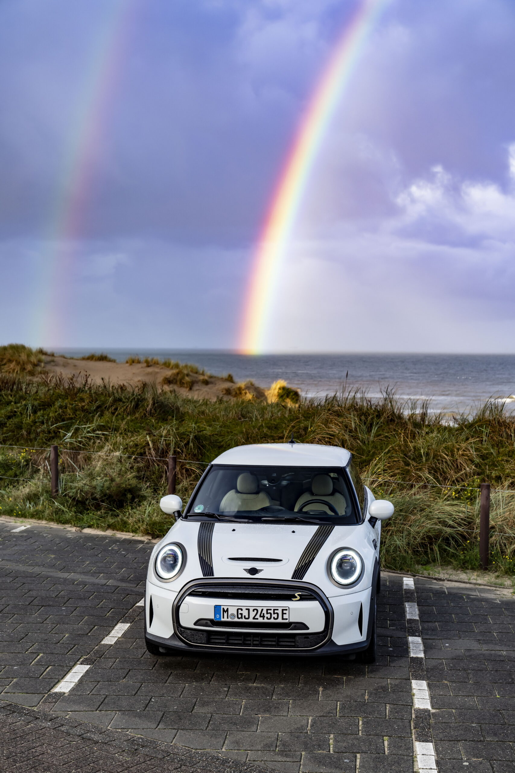 Mini Celebrates The Approach Of Winter With Nanuk White Resolute Edition