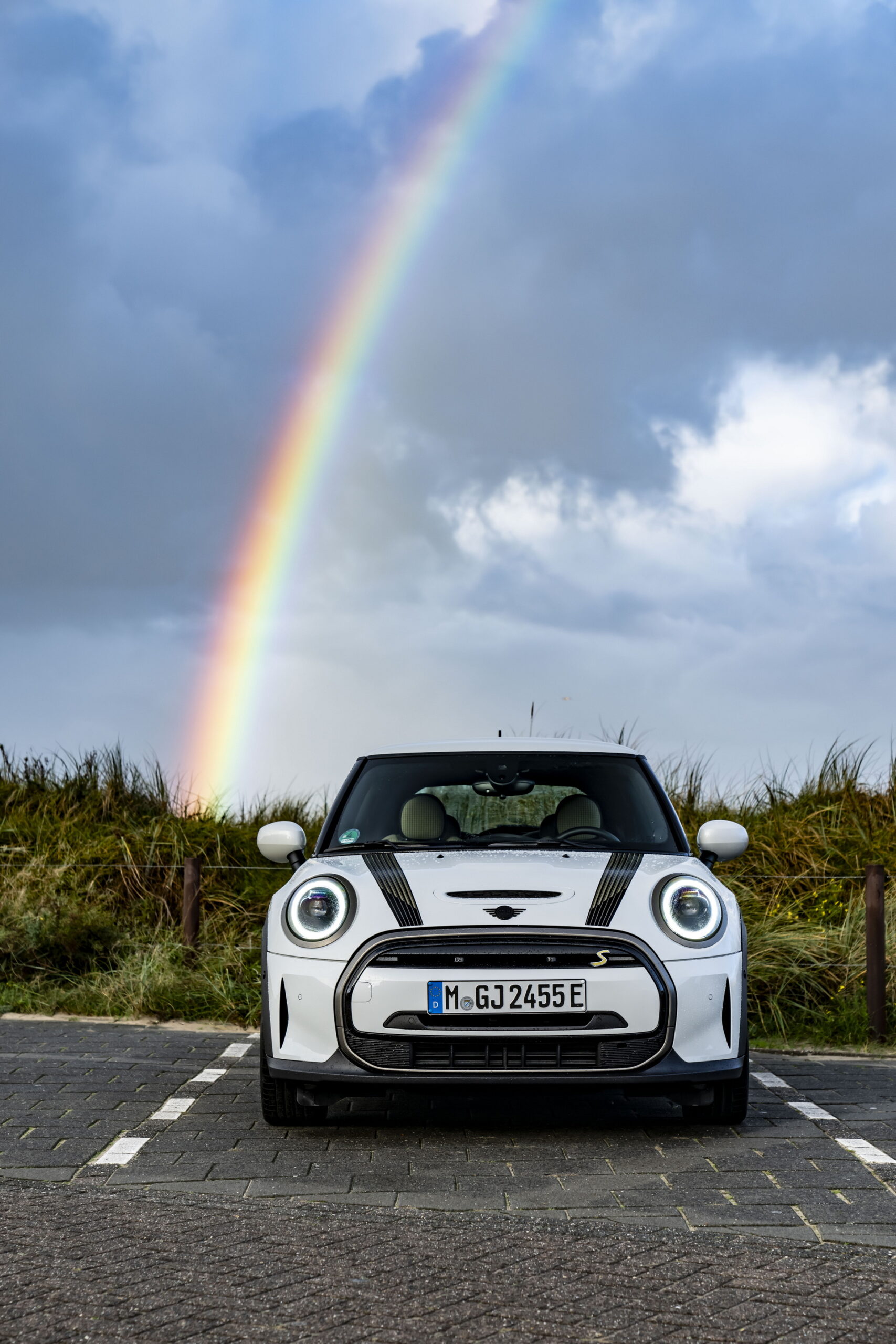 Mini Celebrates The Approach Of Winter With Nanuk White Resolute Edition