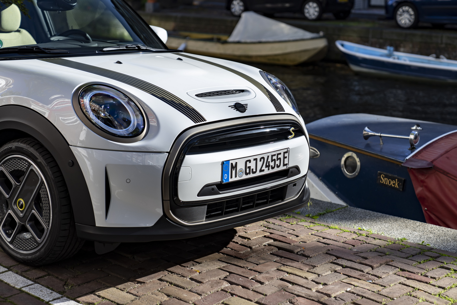 Mini Celebrates The Approach Of Winter With Nanuk White Resolute Edition