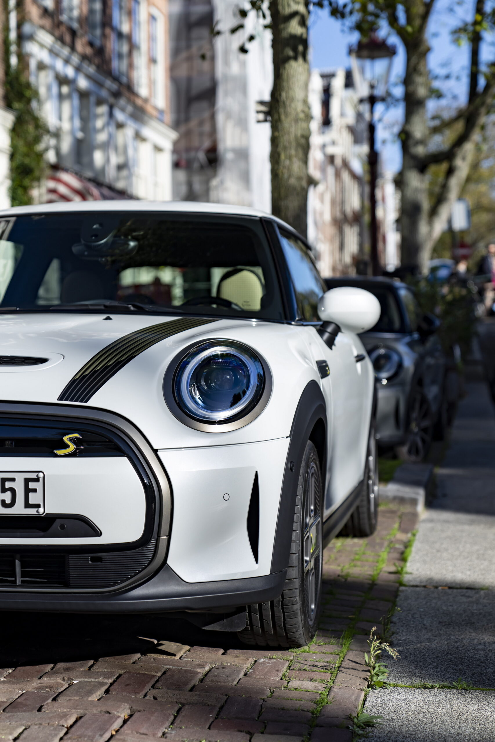 Mini Celebrates The Approach Of Winter With Nanuk White Resolute Edition