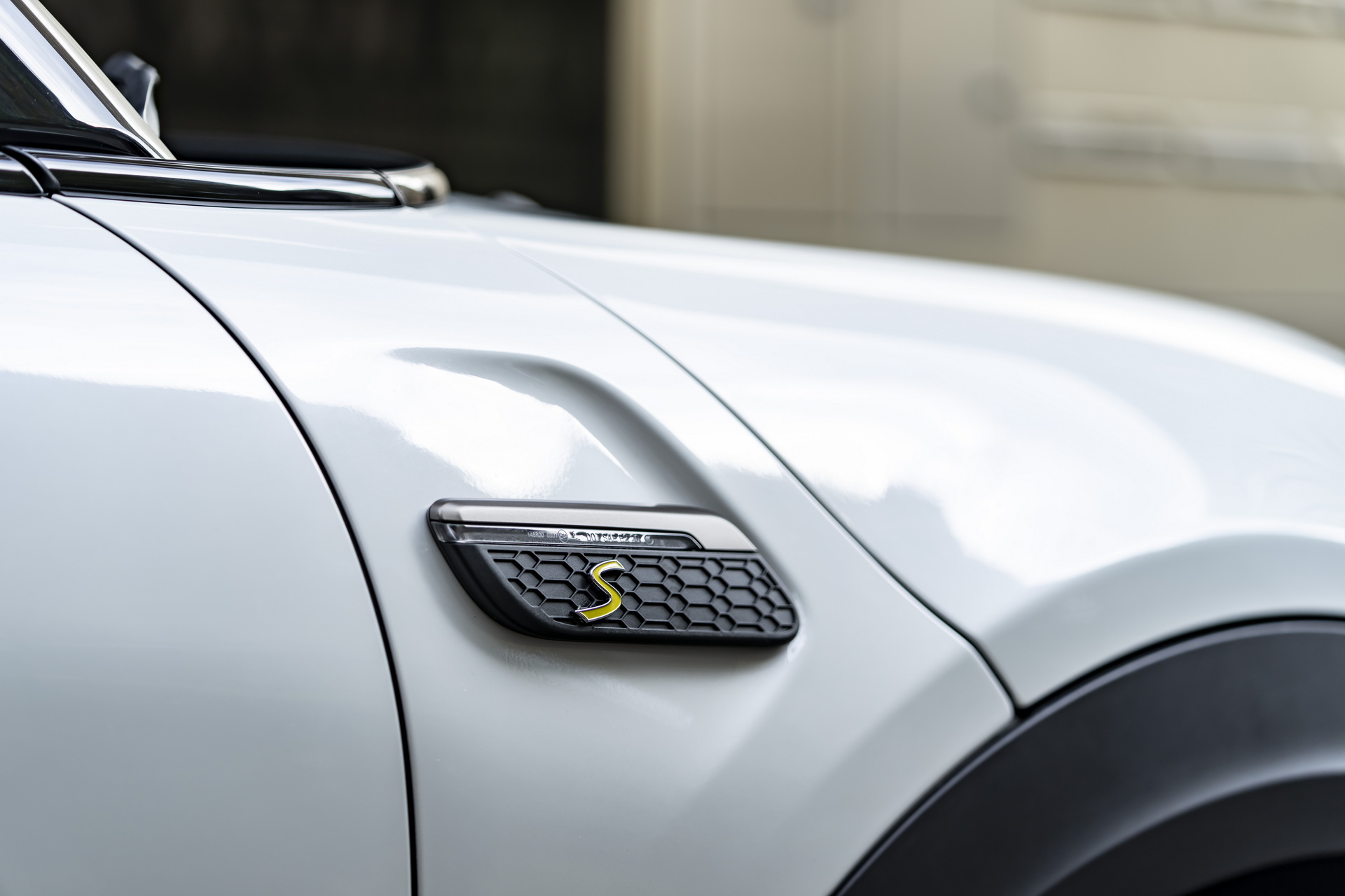 Mini Celebrates The Approach Of Winter With Nanuk White Resolute Edition