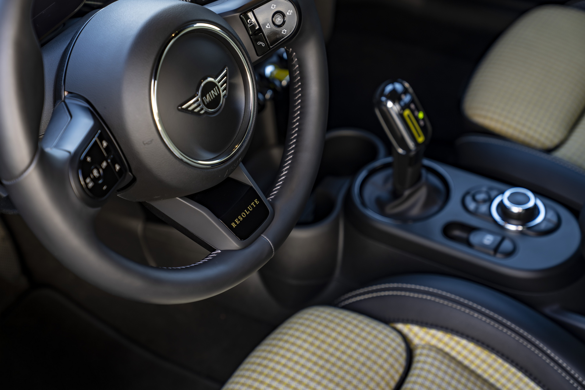 Mini Celebrates The Approach Of Winter With Nanuk White Resolute Edition