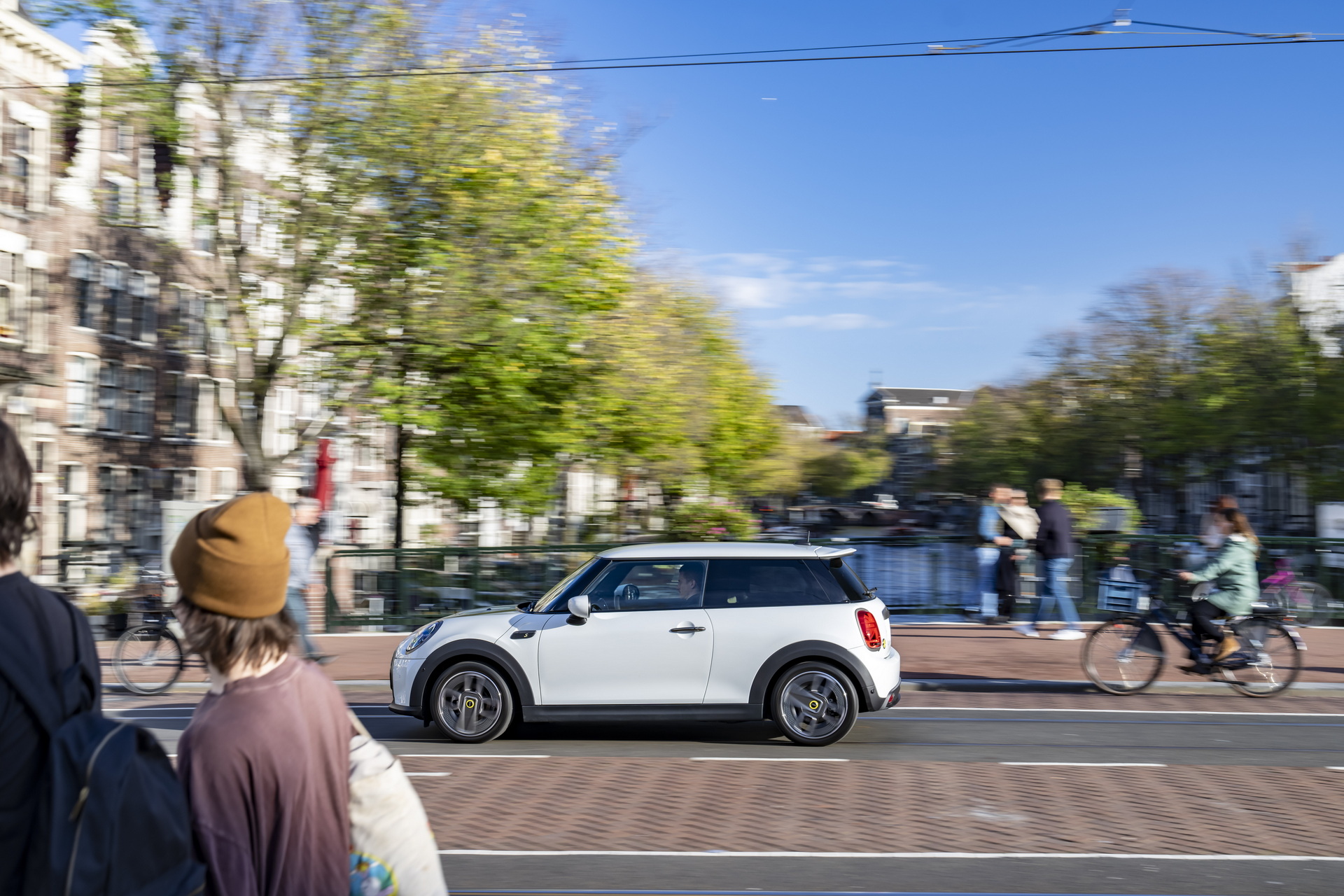 Mini Celebrates The Approach Of Winter With Nanuk White Resolute Edition