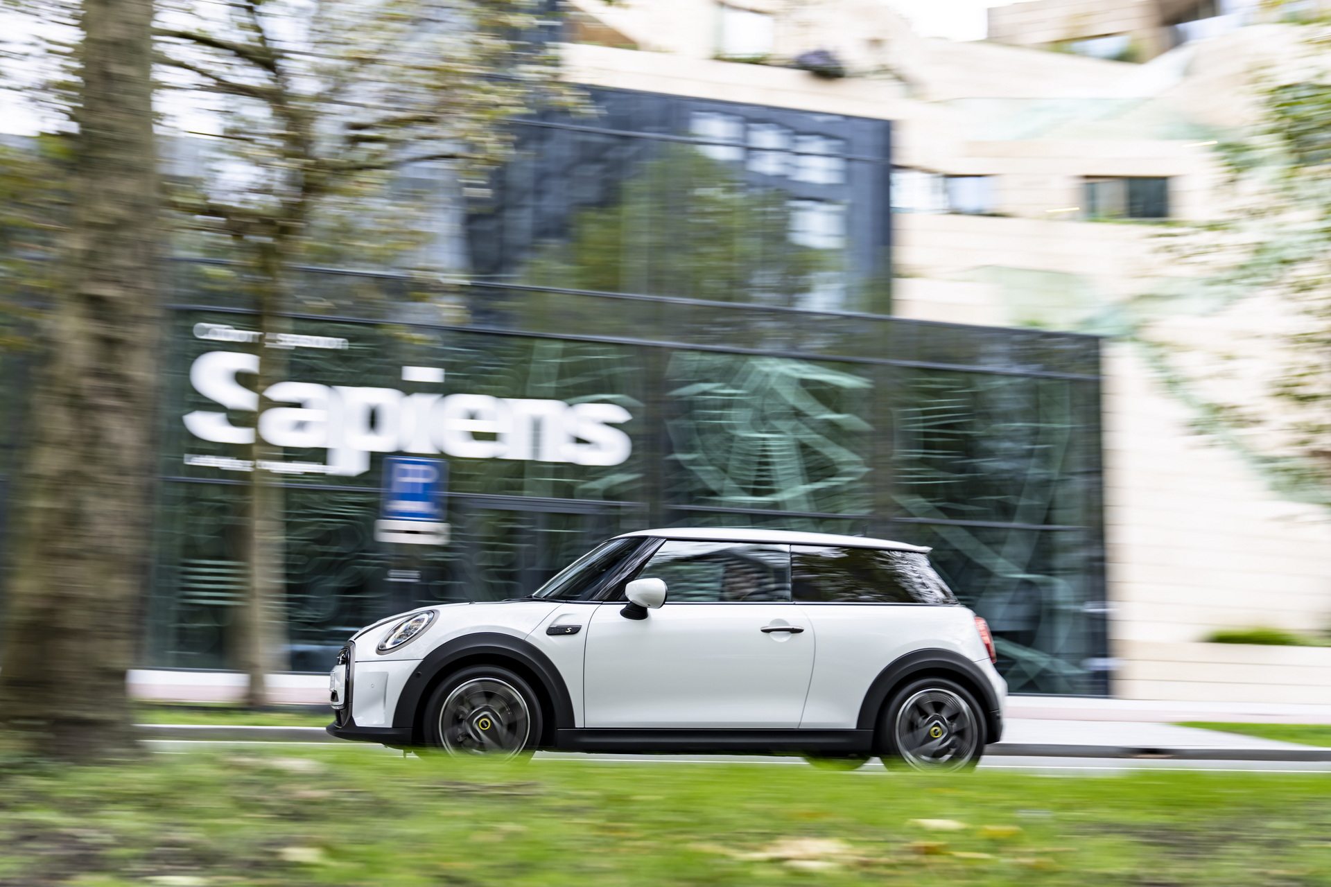Mini Celebrates The Approach Of Winter With Nanuk White Resolute Edition
