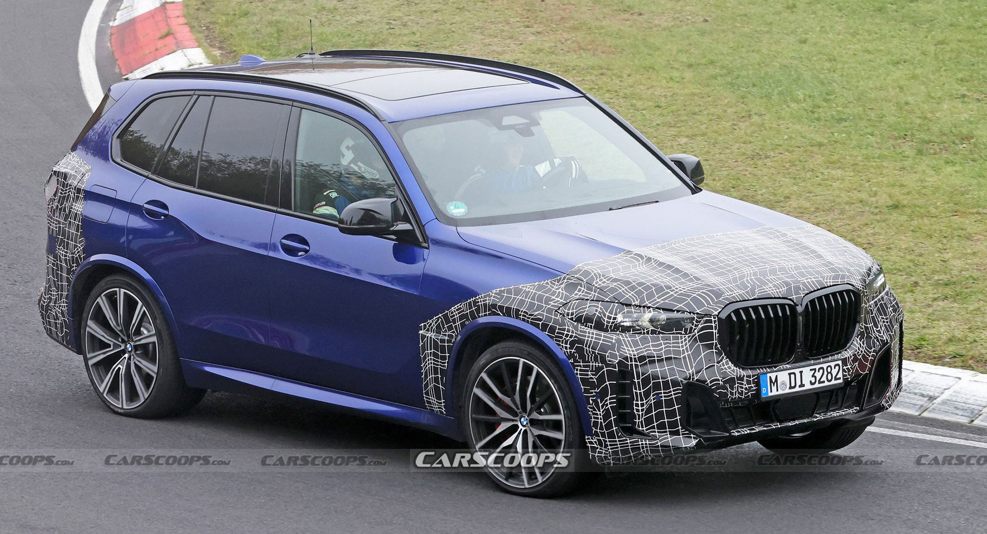 La BMW X5 M60i 2024 montre son visage plus sportif et mettra en vedette la technologie hybride douce