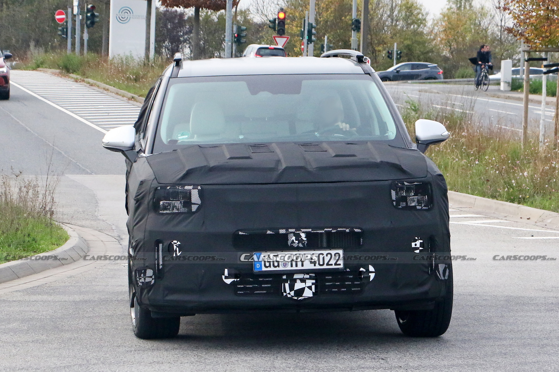 2024 Hyundai Santa Fe Caught Looking Bigger, Boxier And More…Land Rover-ish