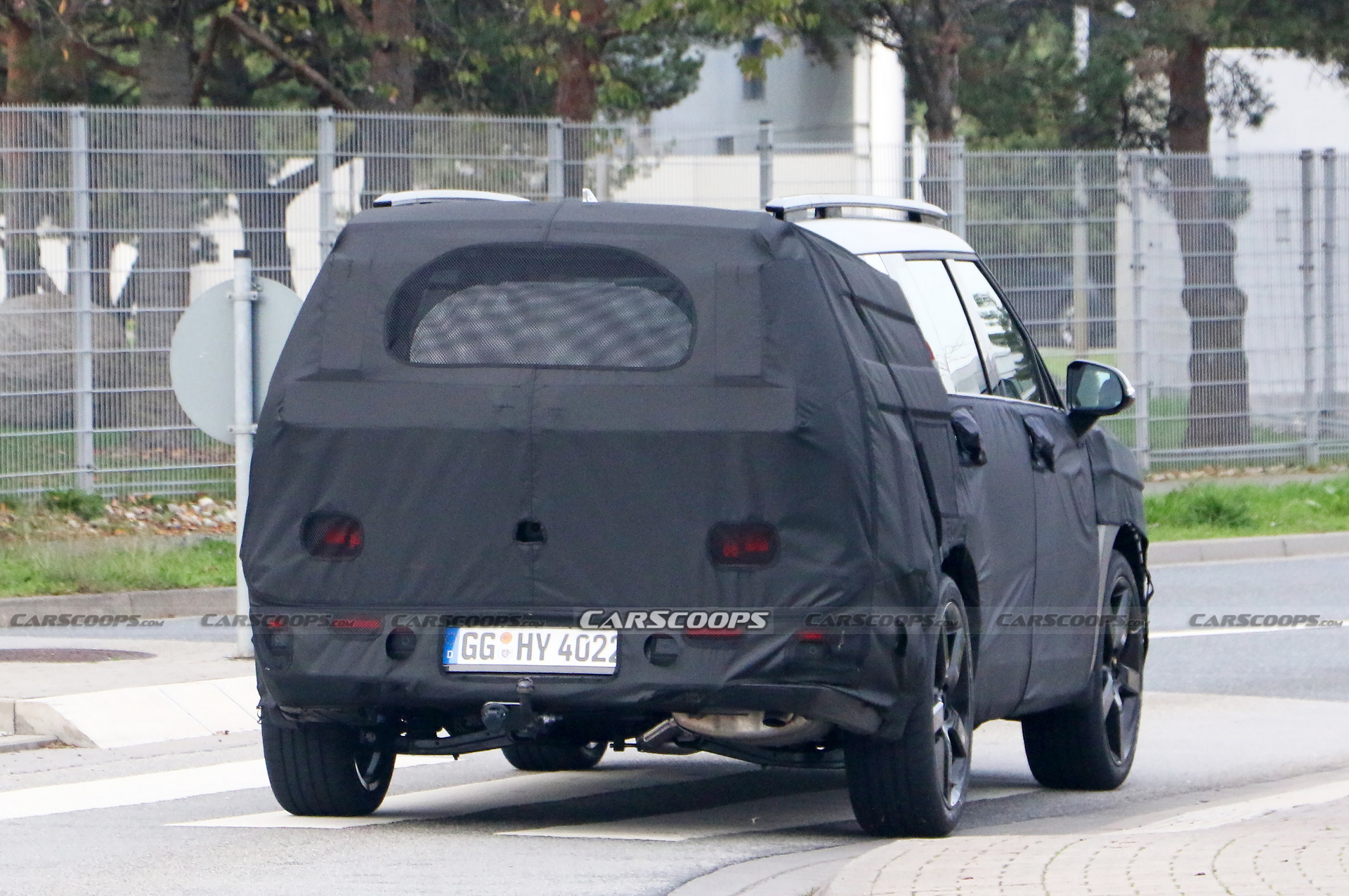 2024 Hyundai Santa Fe Caught Looking Bigger, Boxier And More…Land Rover-ish