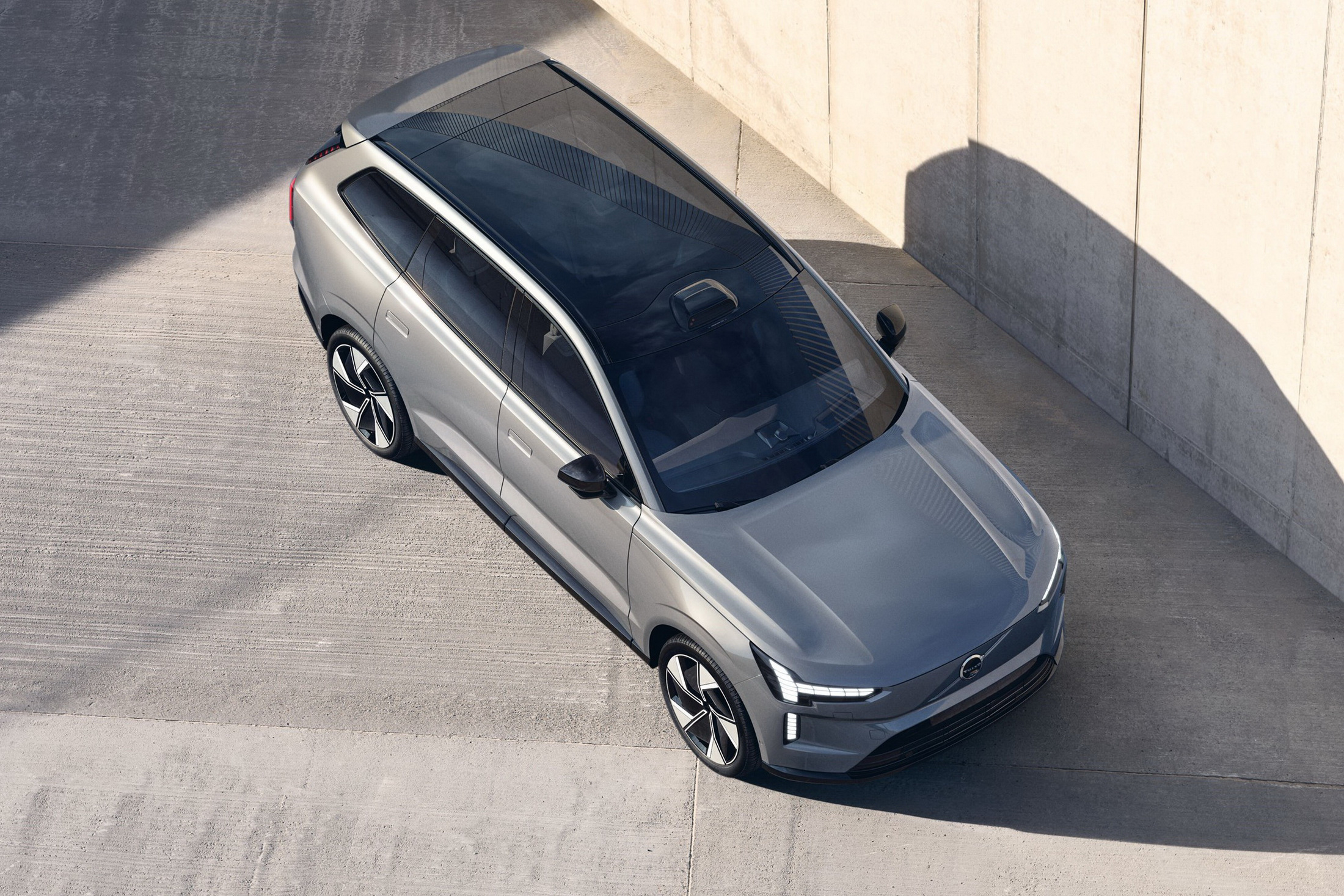 2024 Volvo EX90 Is A Polestar 3 Electric SUV Dressed For A Court Appearance