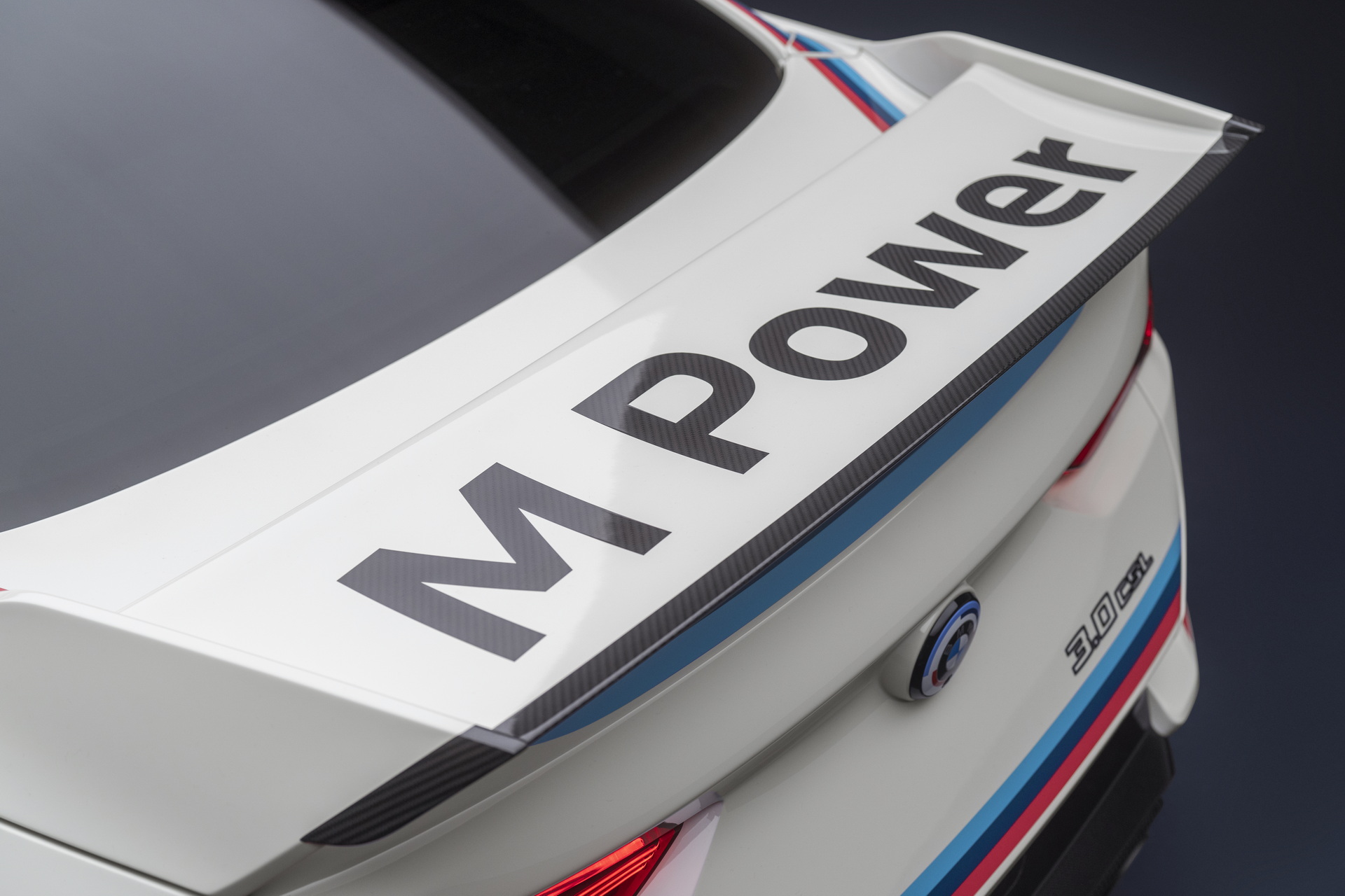 New BMW 3.0 CSL Is A Re-Bodied M4 With 553 HP And A Manual Gearbox