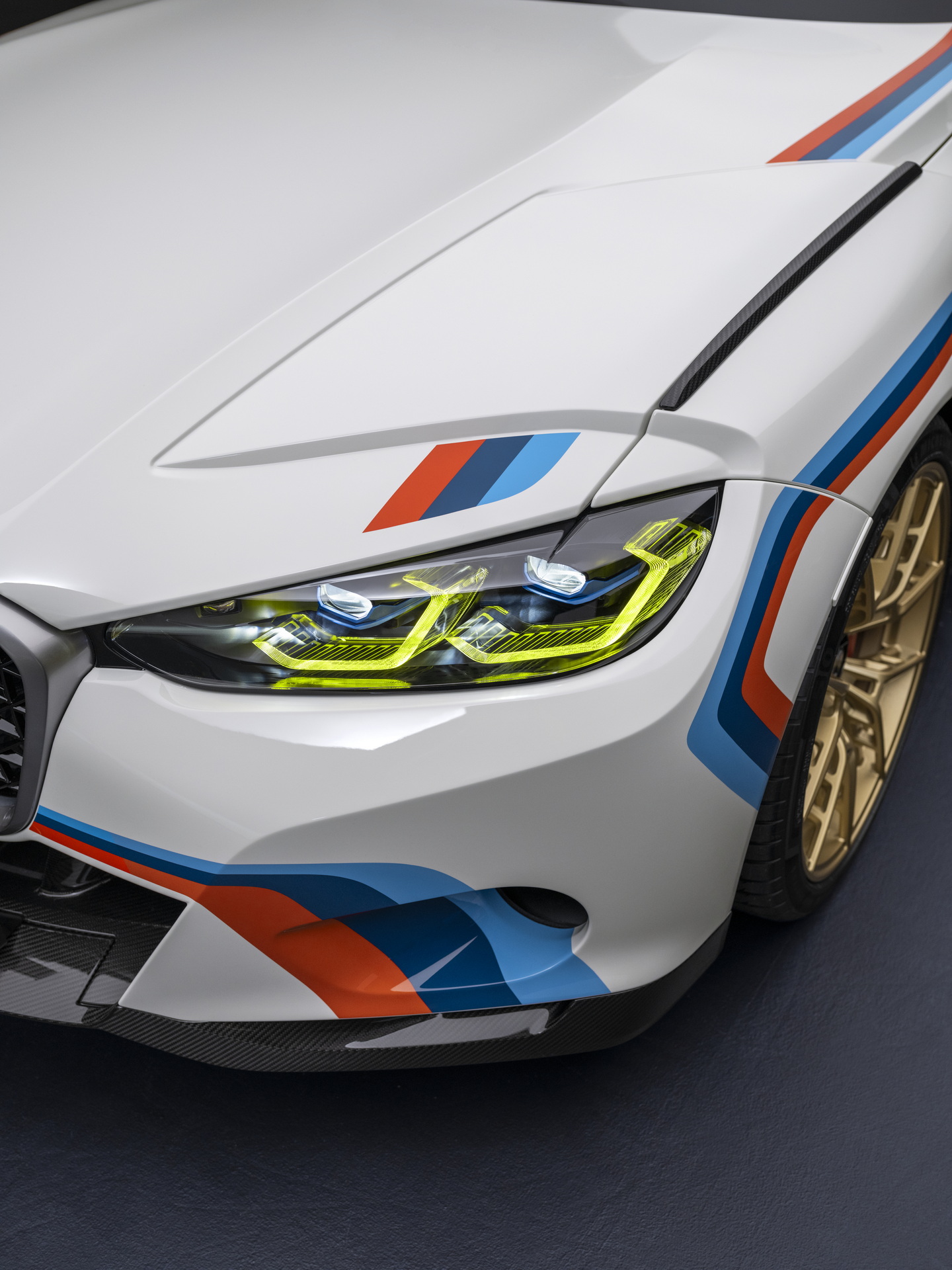 New BMW 3.0 CSL Is A Re-Bodied M4 With 553 HP And A Manual Gearbox