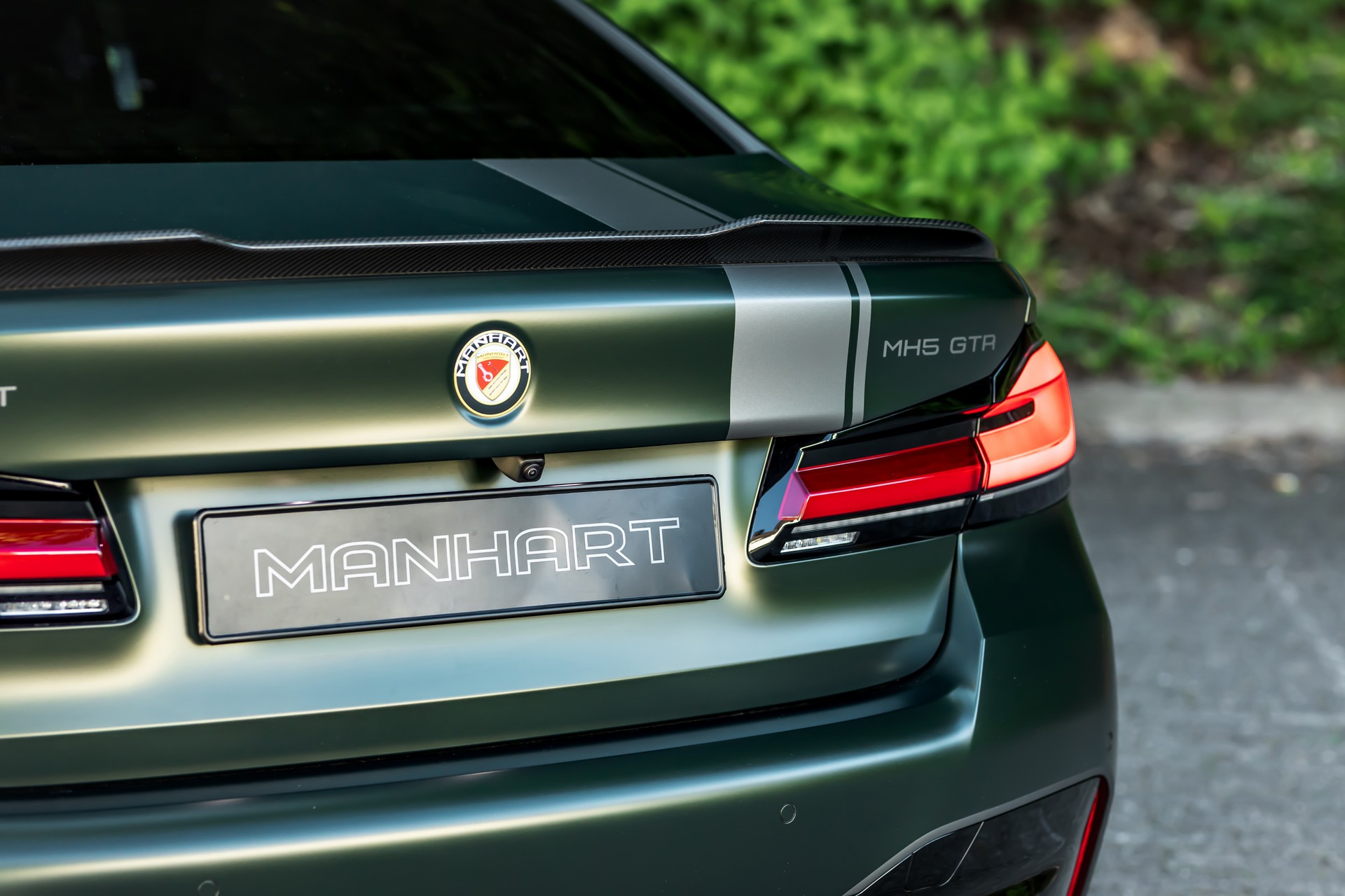 Manhart Unleashes Its 788-HP Tuned BMW M5 CS