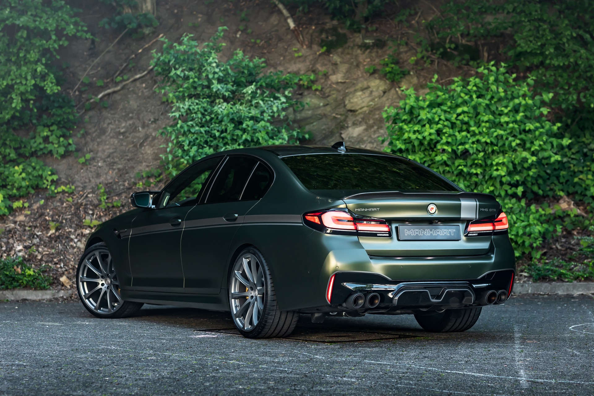 Manhart Unleashes Its 788-HP Tuned BMW M5 CS