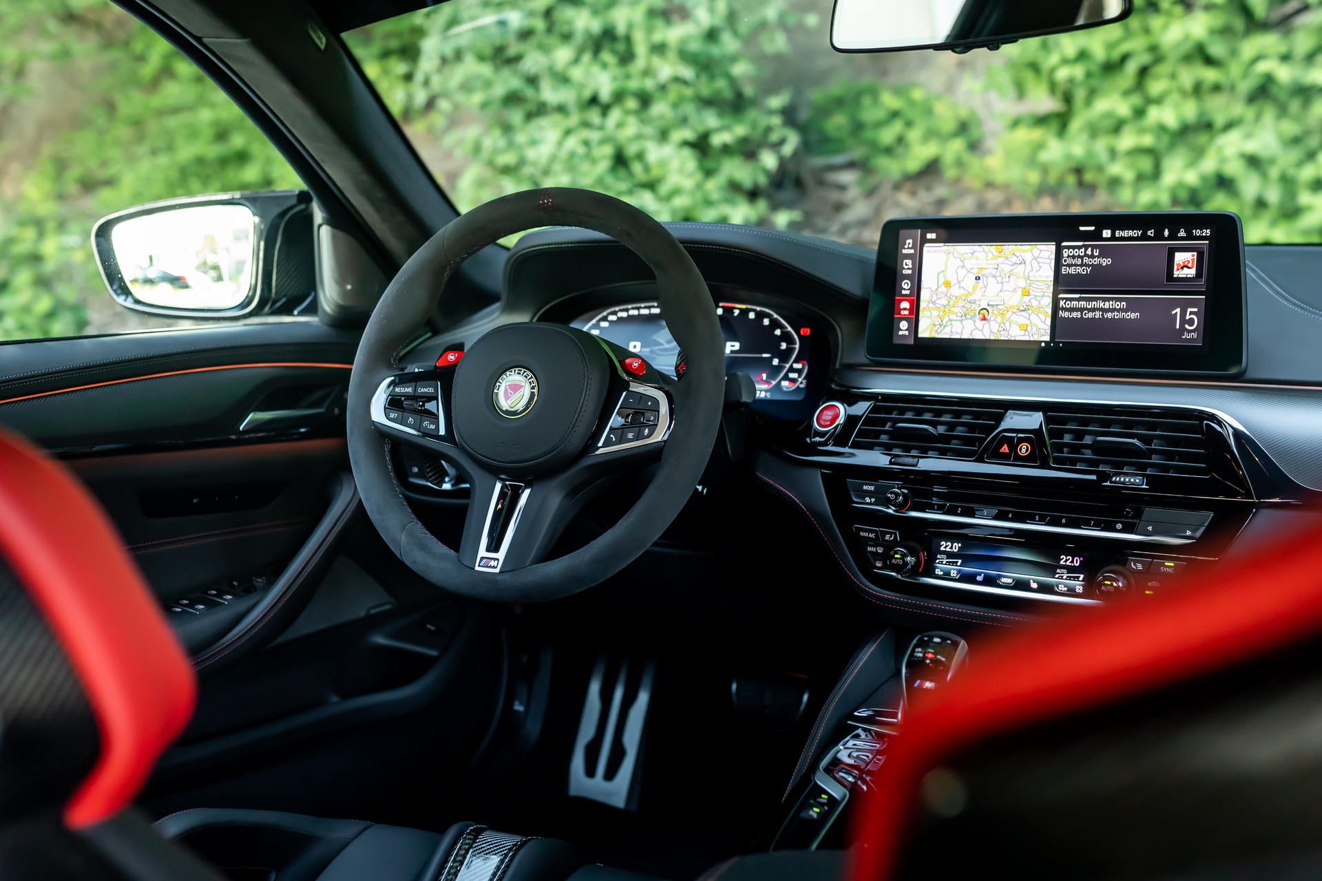 Manhart Unleashes Its 788-HP Tuned BMW M5 CS