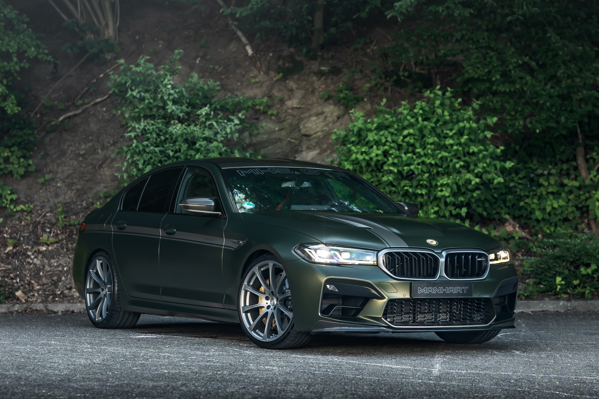 Manhart Unleashes Its 788-HP Tuned BMW M5 CS