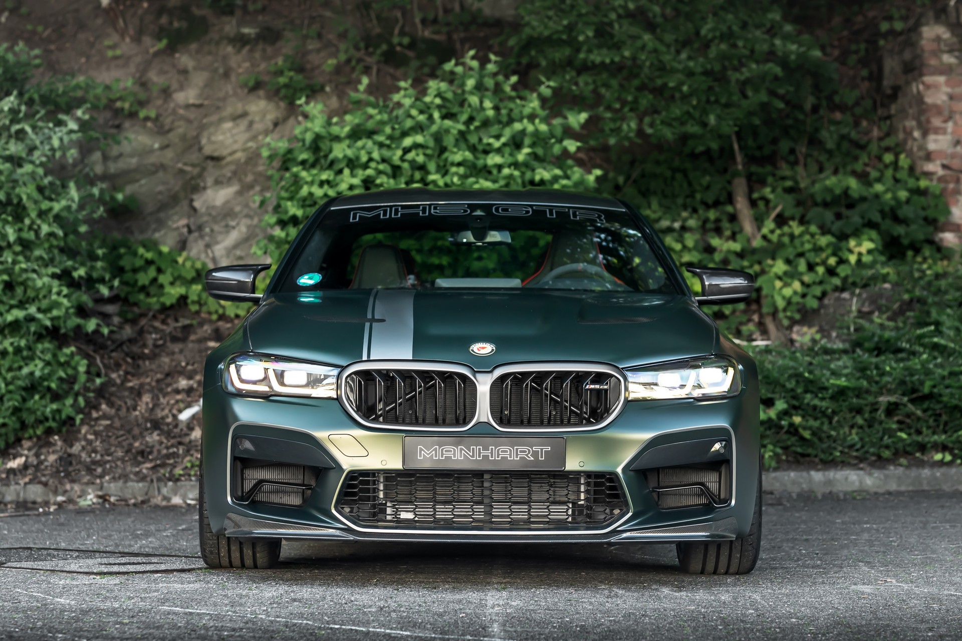 Manhart Unleashes Its 788-HP Tuned BMW M5 CS