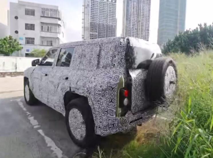 BYD’s New Yangwang SUV Clearly Looks Up To The Land Rover Defender