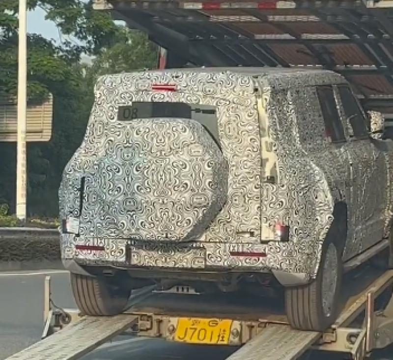 BYD’s New Yangwang SUV Clearly Looks Up To The Land Rover Defender