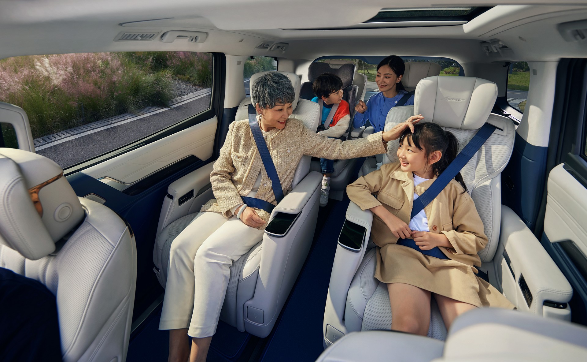 2023 Buick Century Is A Luxury Minivan For China’s Business Elite