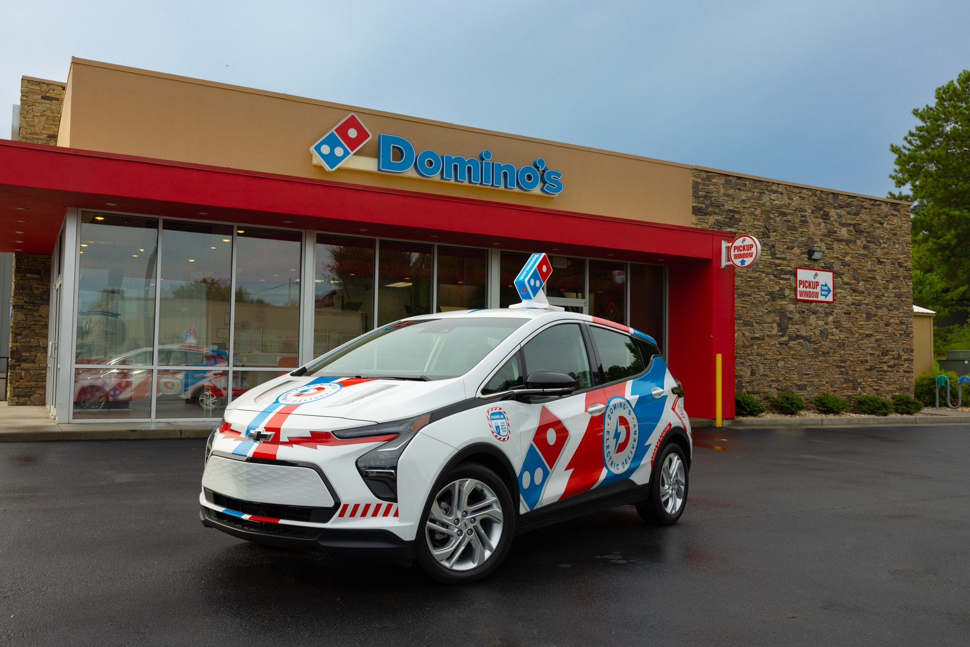 Domino’s Rolling Out Fleet Of 855 Chevy Bolt Electric Pizza Delivery Vehicles