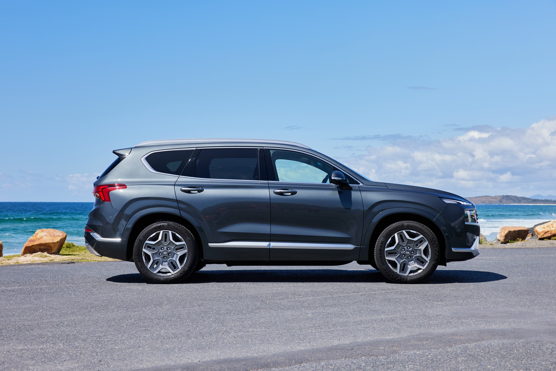 2023 Hyundai Santa Fe Hybrid Has More Torque Than 3.5-Liter V6 And More Power Than Turbo-Diesel