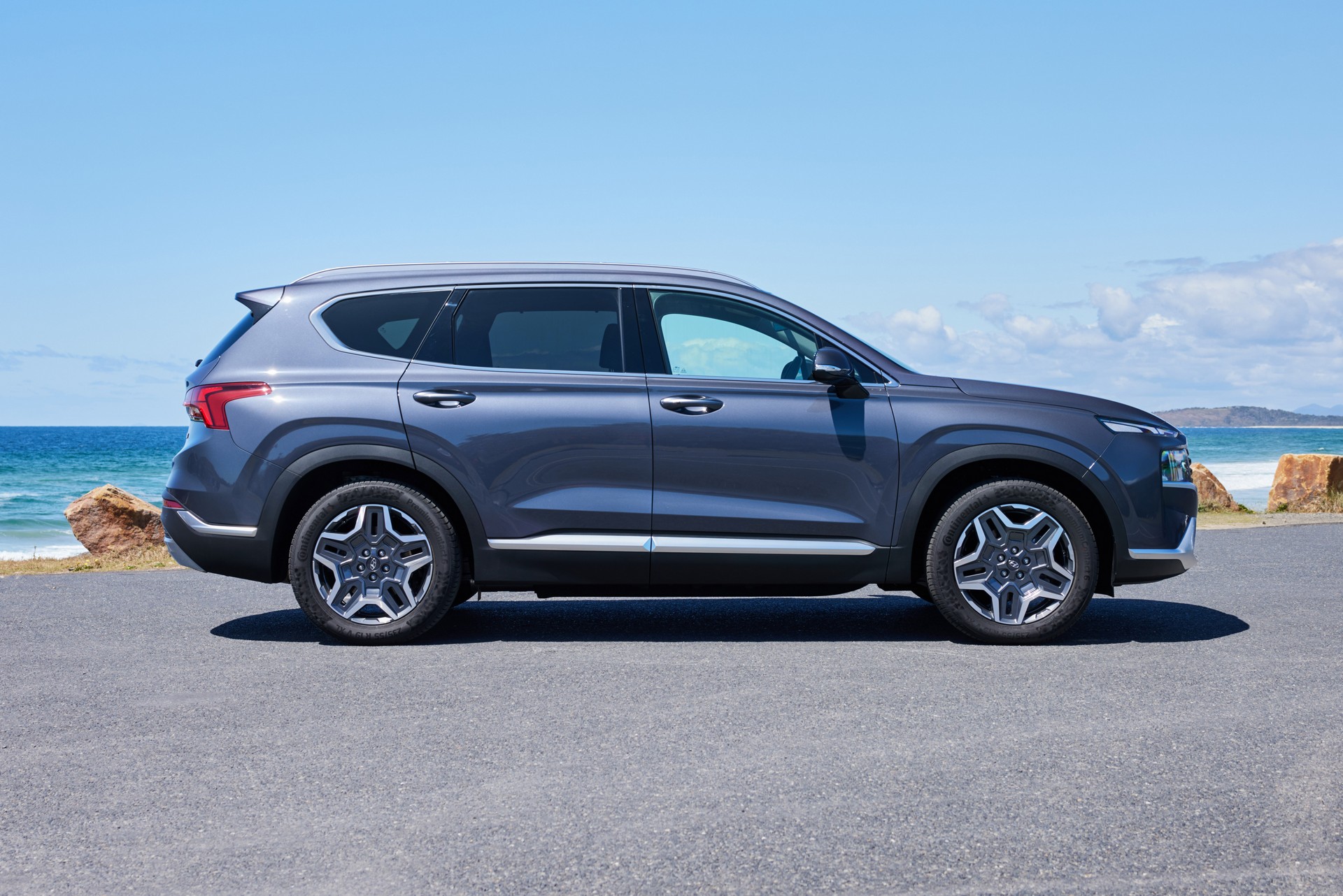 2023 Hyundai Santa Fe Hybrid Has More Torque Than 3.5-Liter V6 And More Power Than Turbo-Diesel