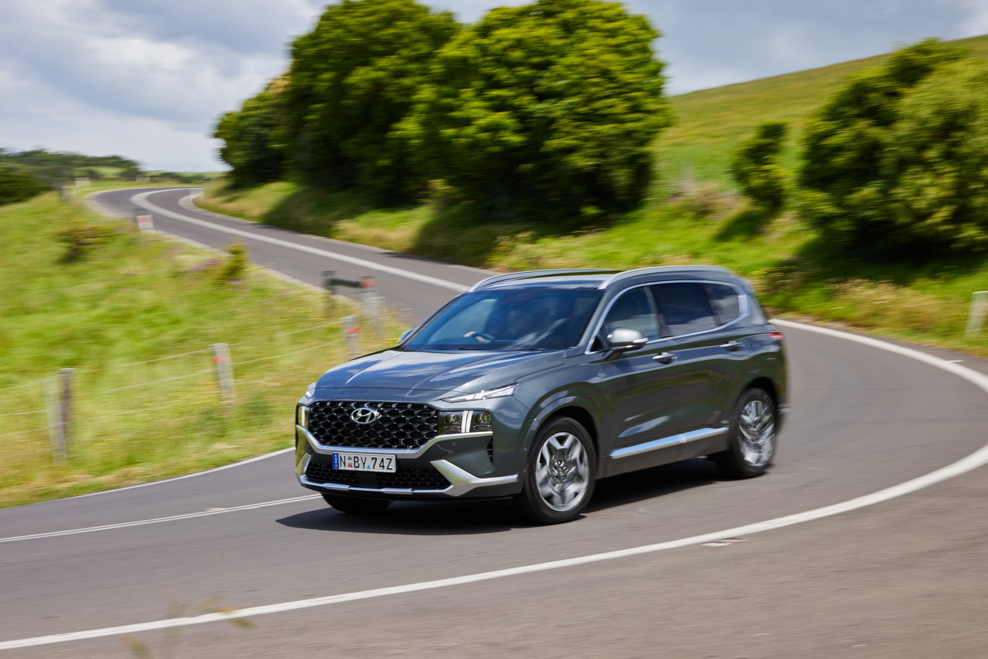 2023 Hyundai Santa Fe Hybrid Has More Torque Than 3.5-Liter V6 And More Power Than Turbo-Diesel