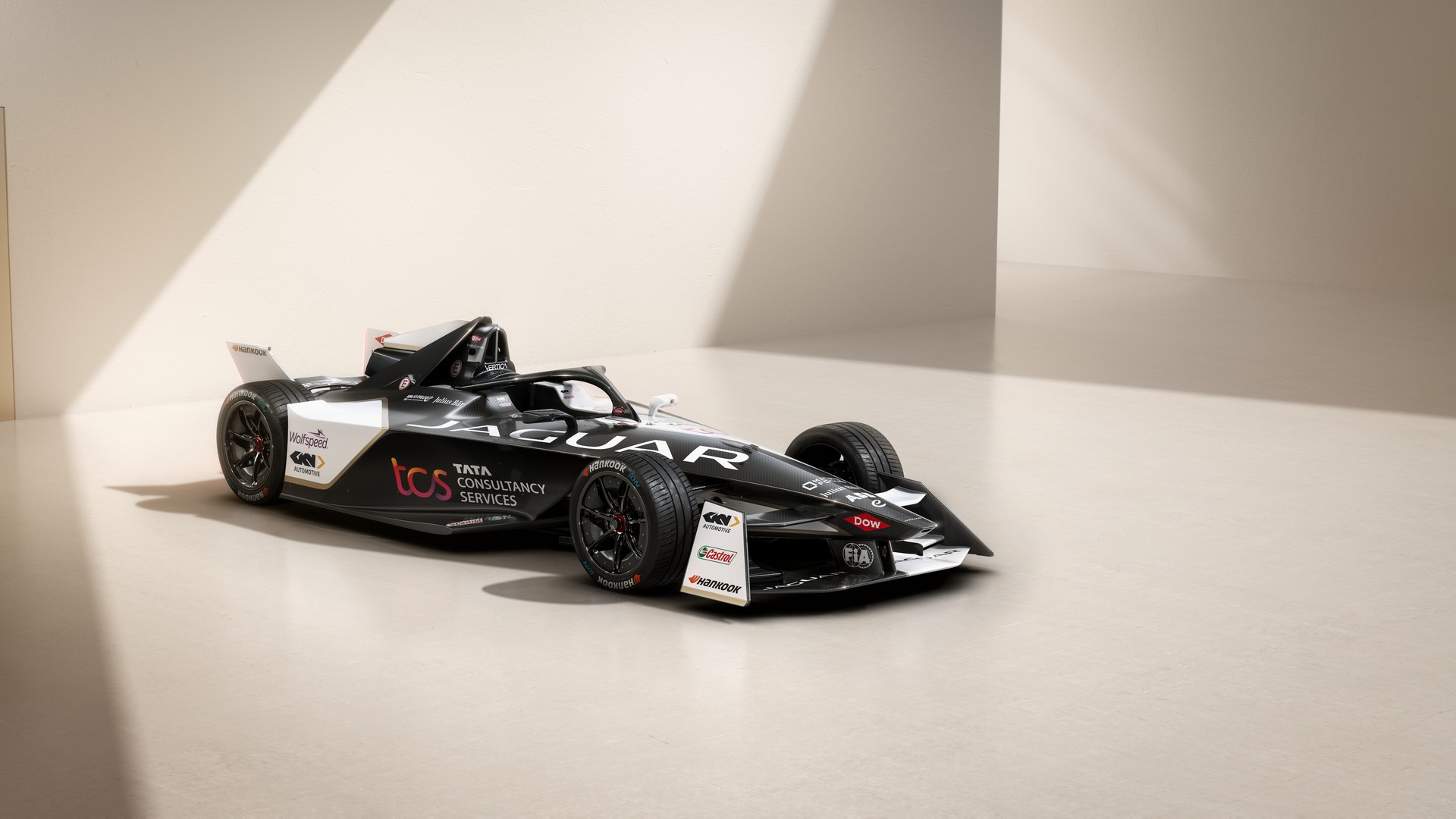 Jaguar Unveils Lighter And More Powerful I-Type 6 Race Car For Formula E