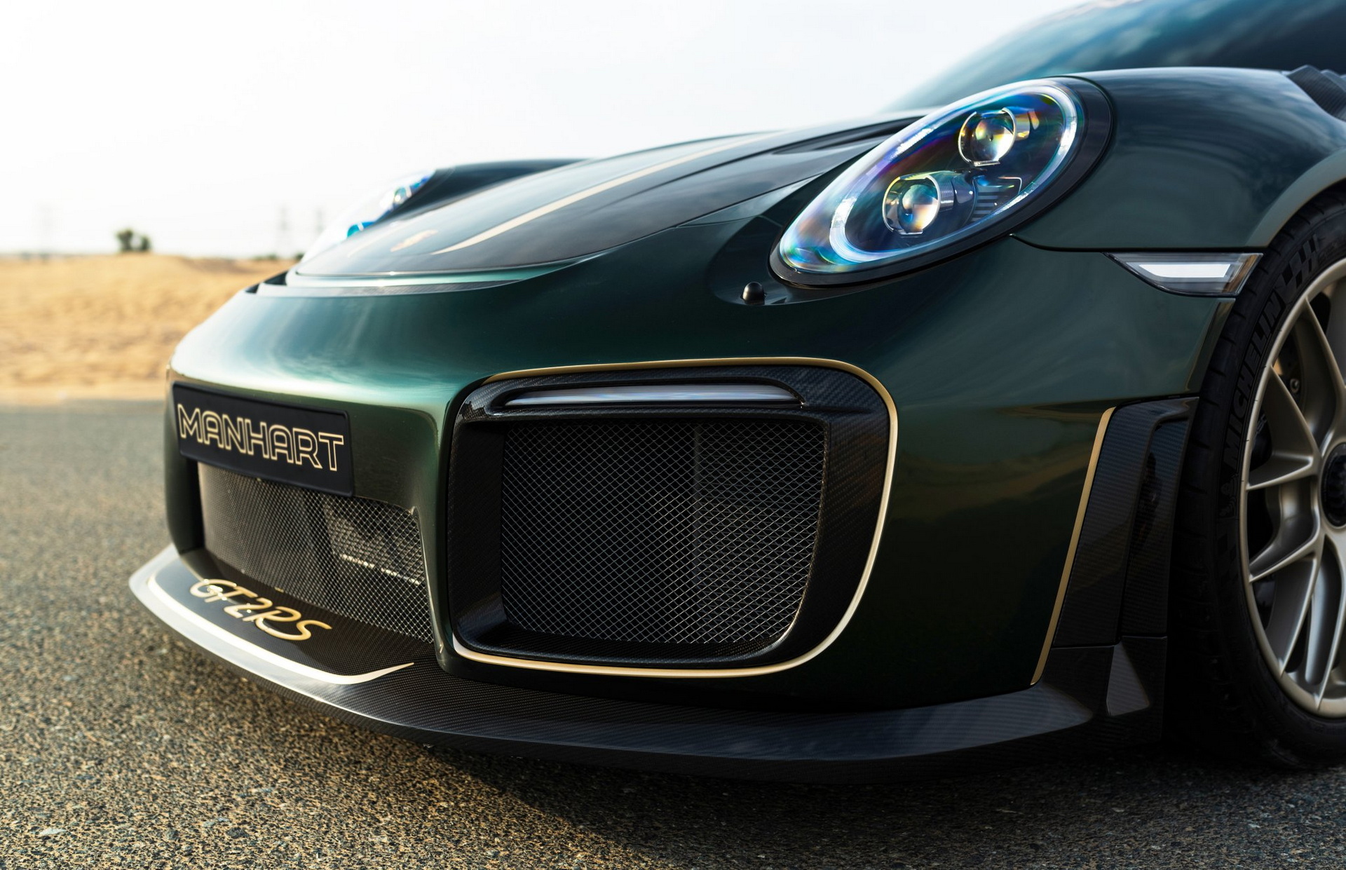 Manhart Takes The Porsche 911 GT2 RS To 932 HP, Adds More Carbon Fiber