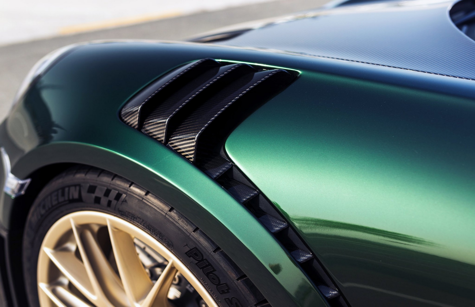 Manhart Takes The Porsche 911 GT2 RS To 932 HP, Adds More Carbon Fiber